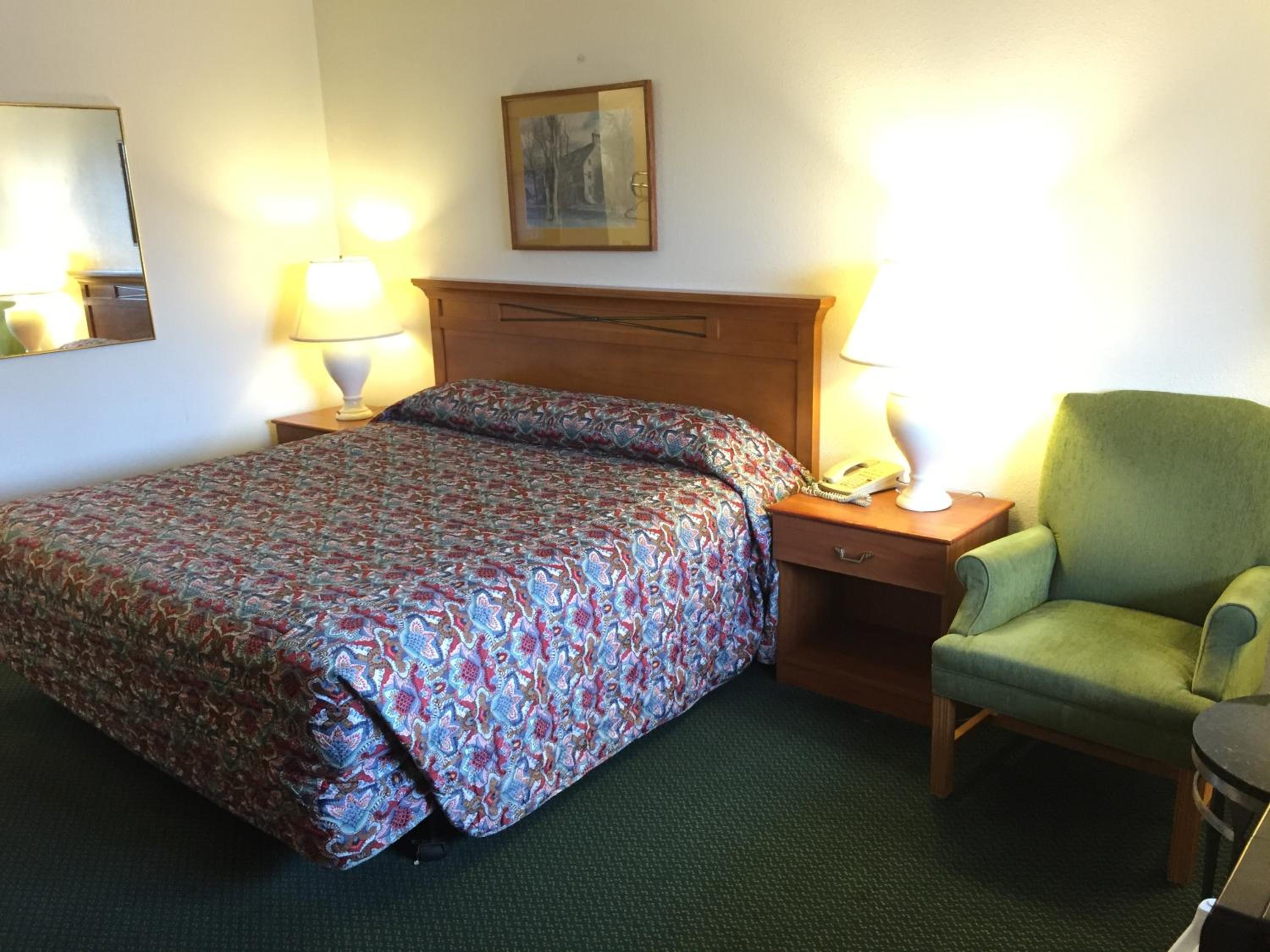 Queen Room photo 3