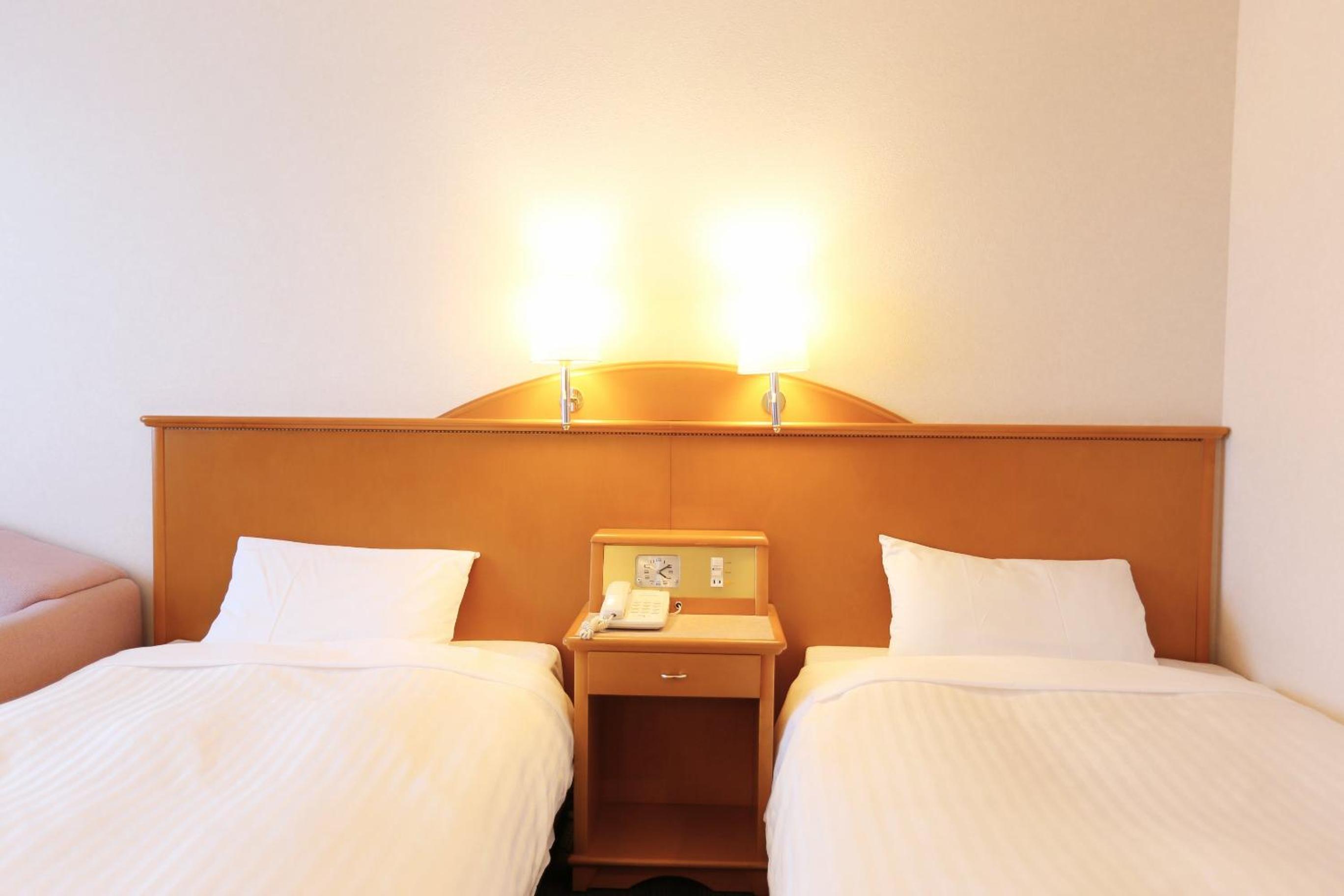 Twin Room with Sofa Bed - Non-Smoking - Photo 4