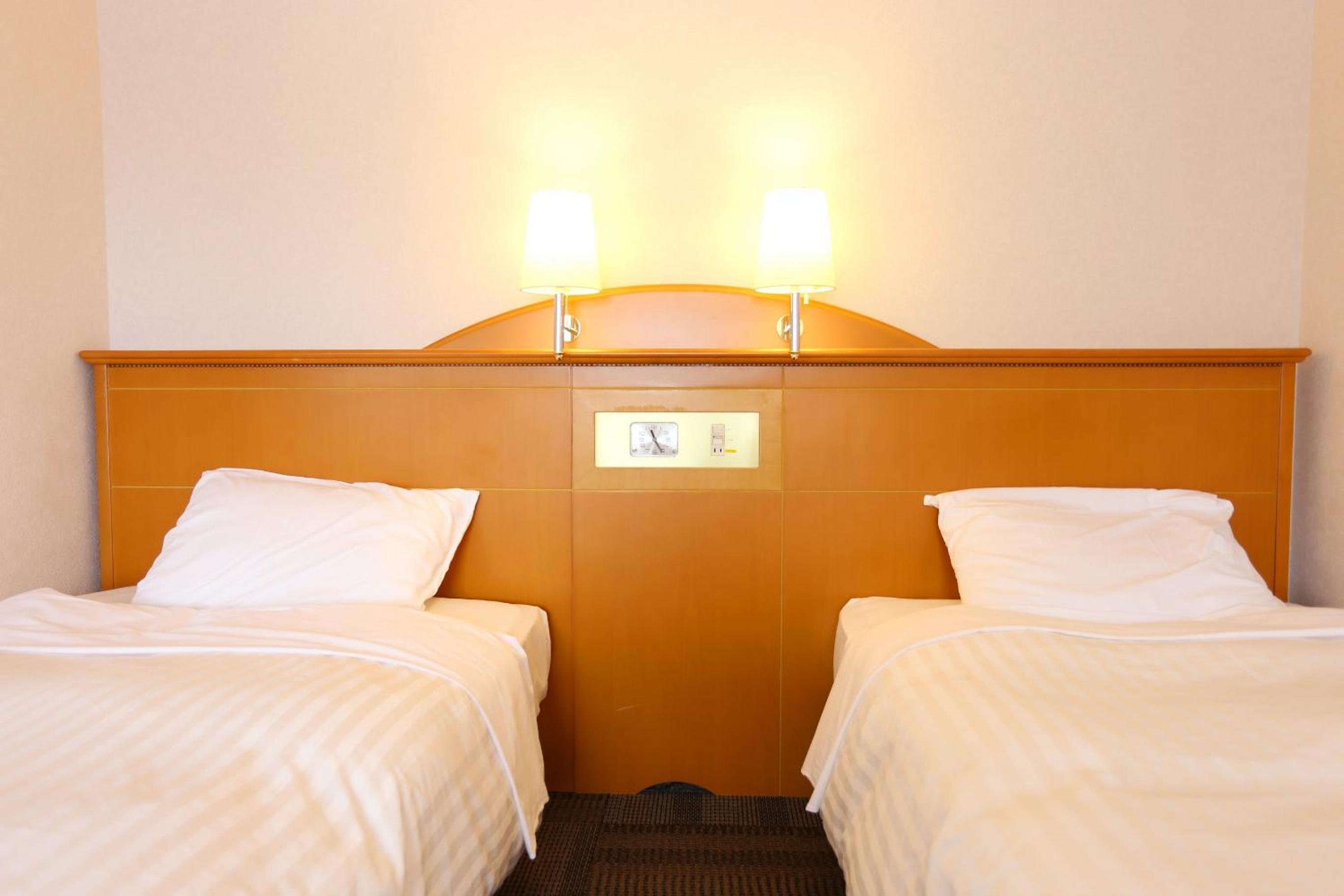 Quadruple Room - Non-Smoking - Photo 6