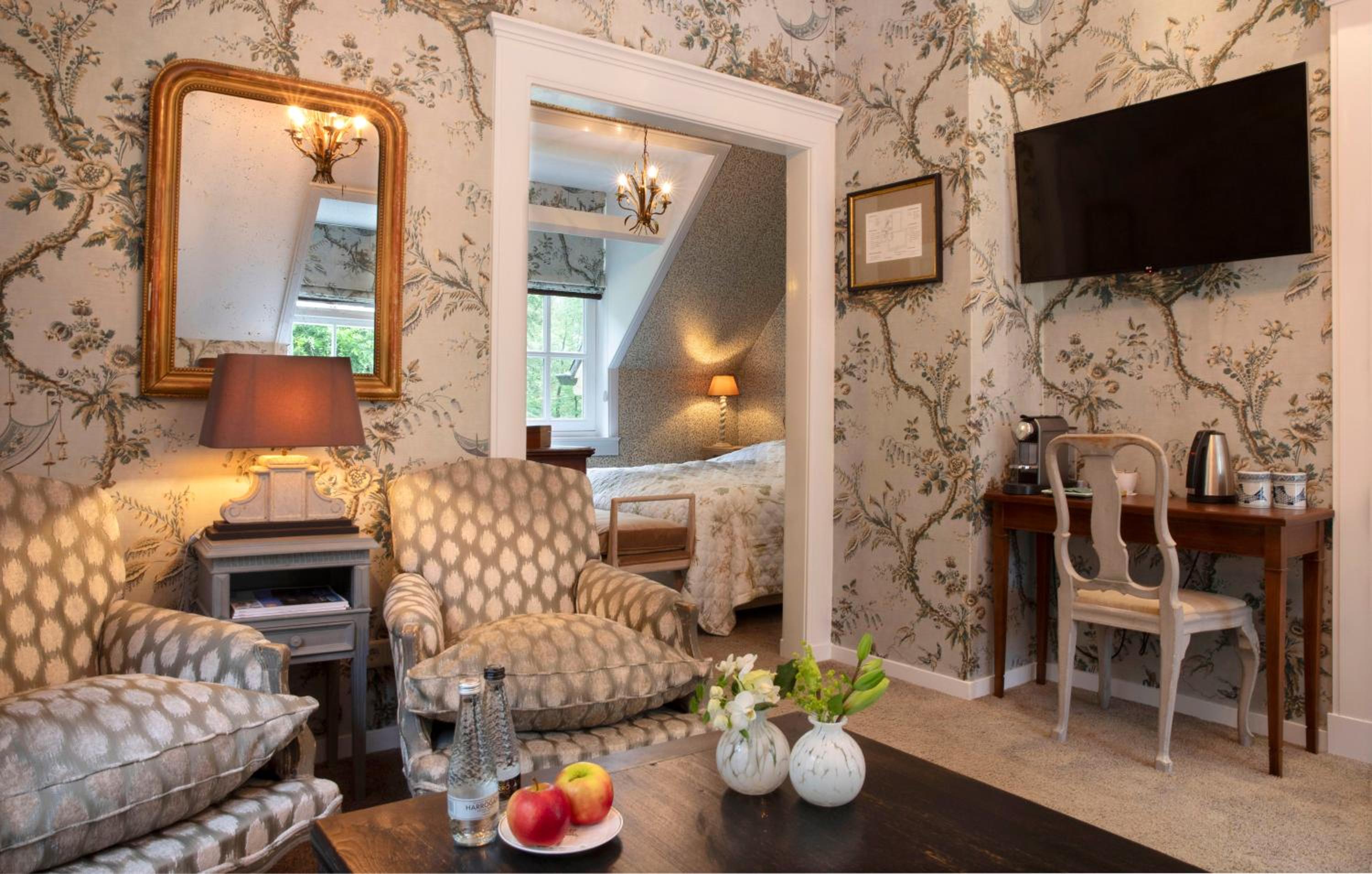 Deluxe Room - Photo 13