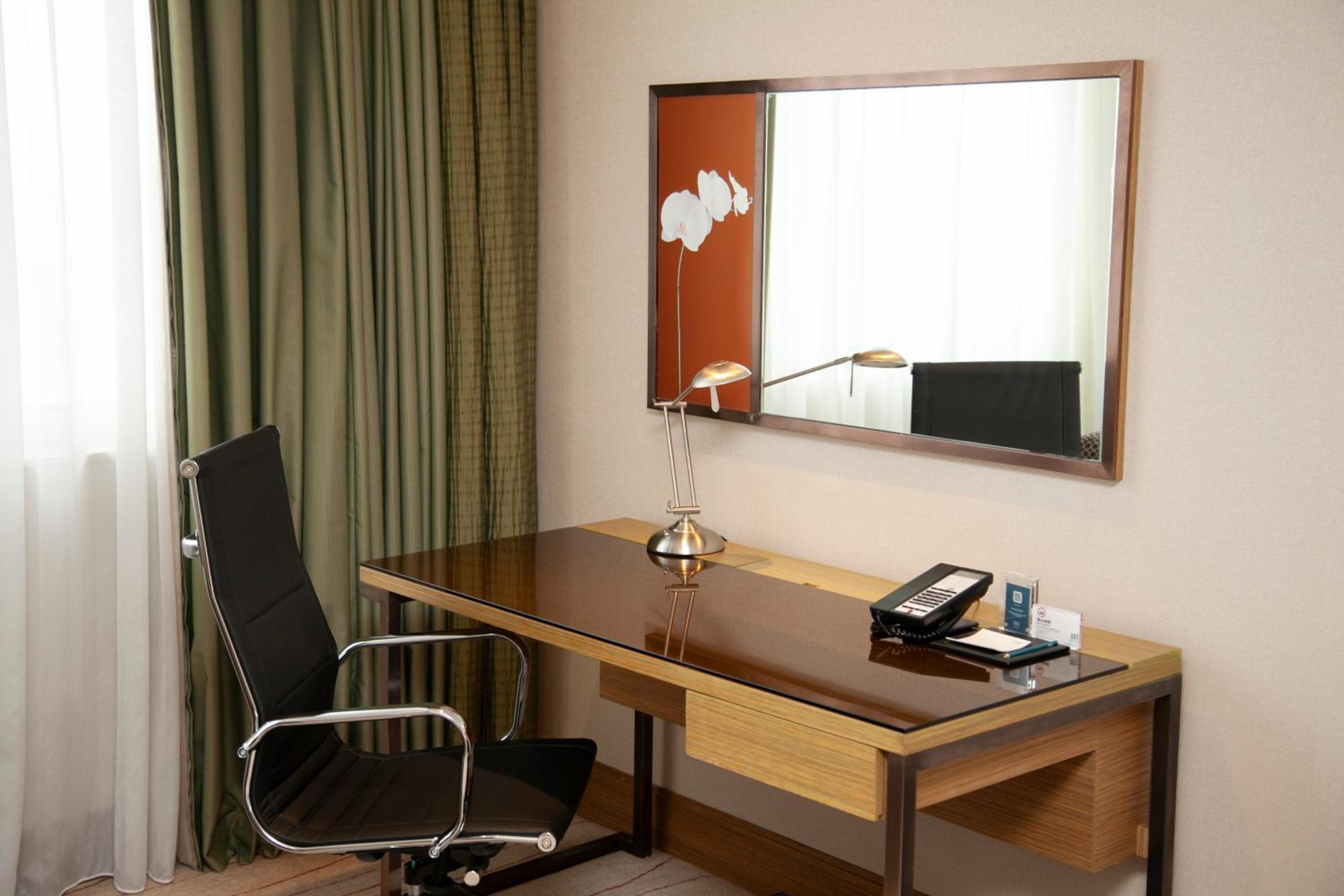 Deluxe king bed room
