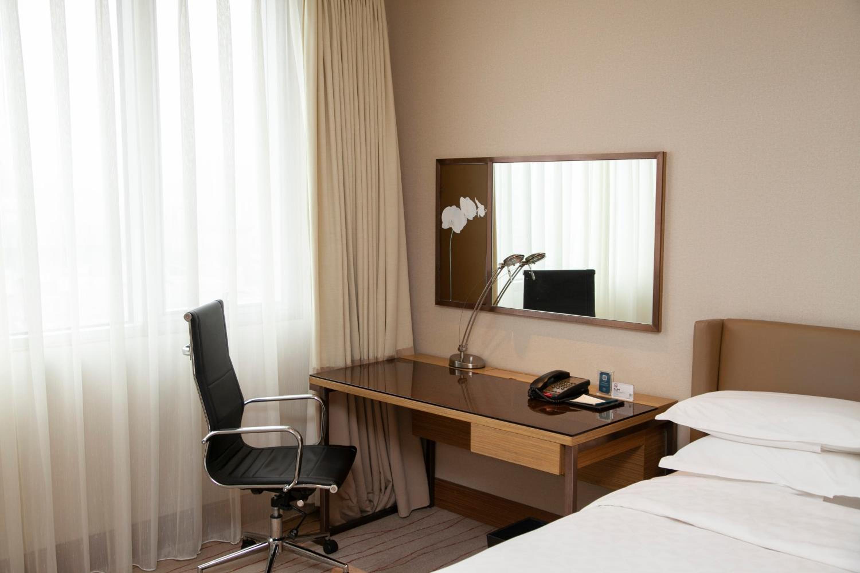 Deluxe Twin Bed Room