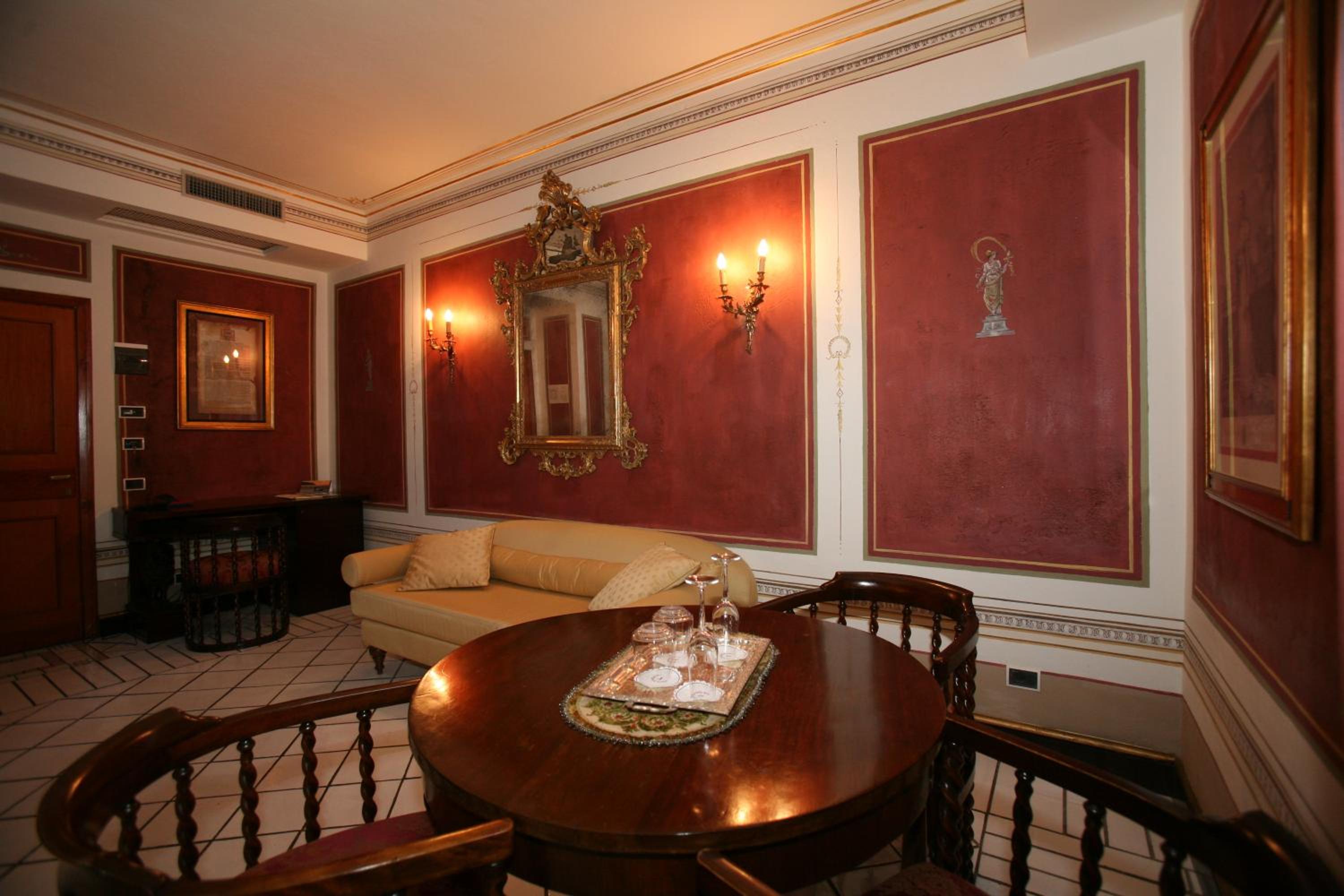Suite with Garden View photo 2