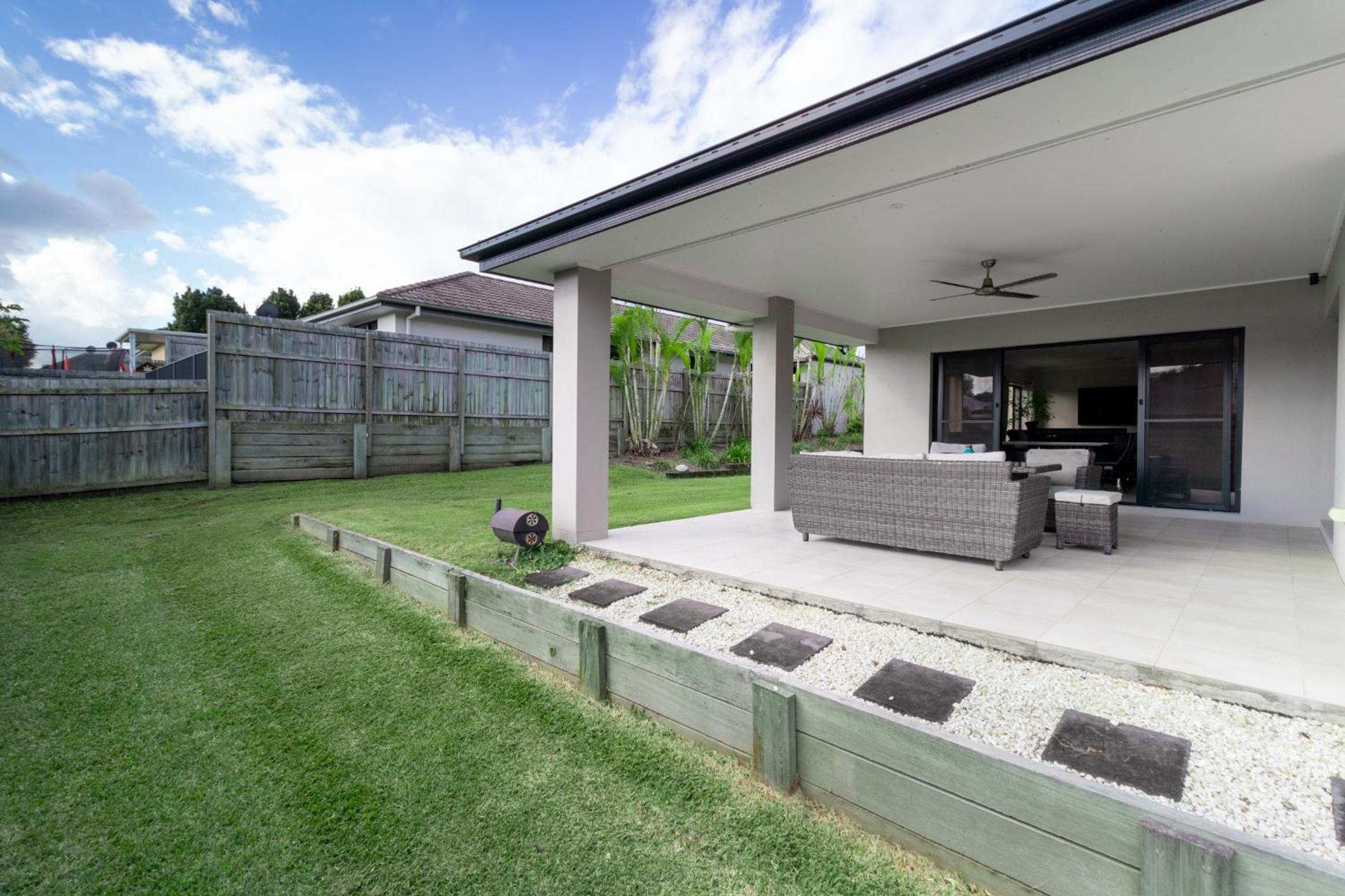 Five-Bedroom House photo 2