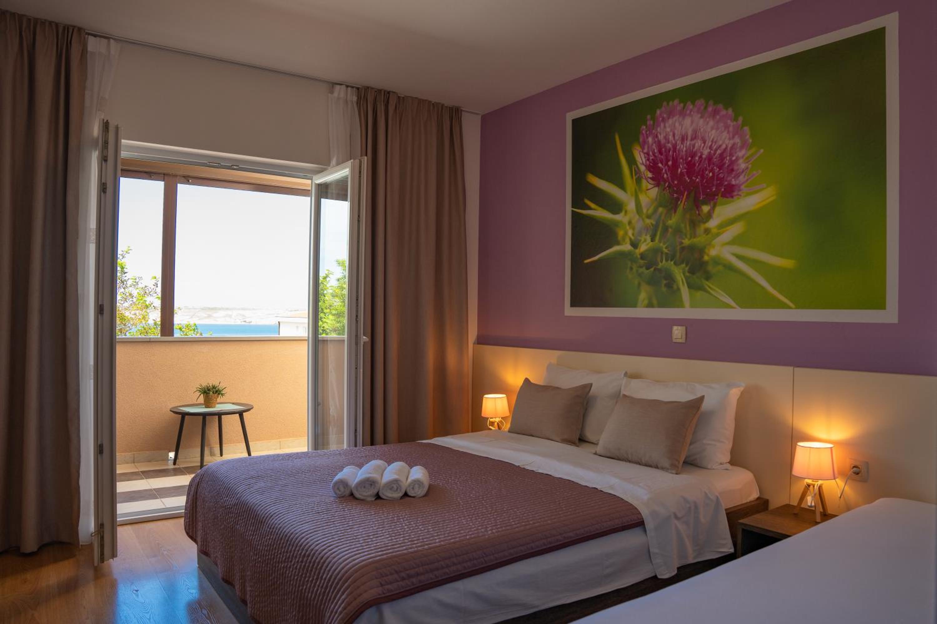 Quarto Quádruplo com Varanda e Vista para o Mar