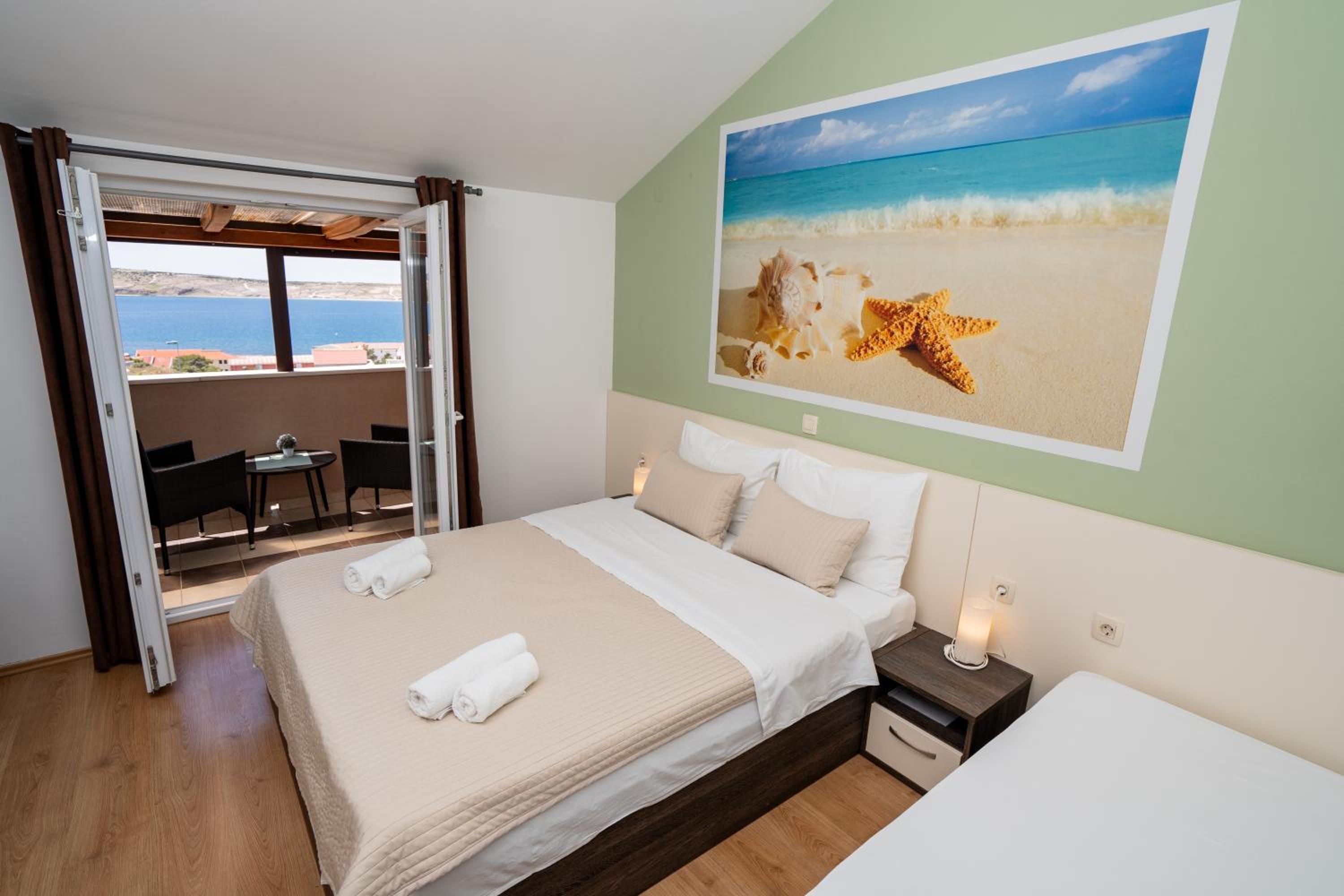 Quadruple Room with Balcony and Sea View photo 3
