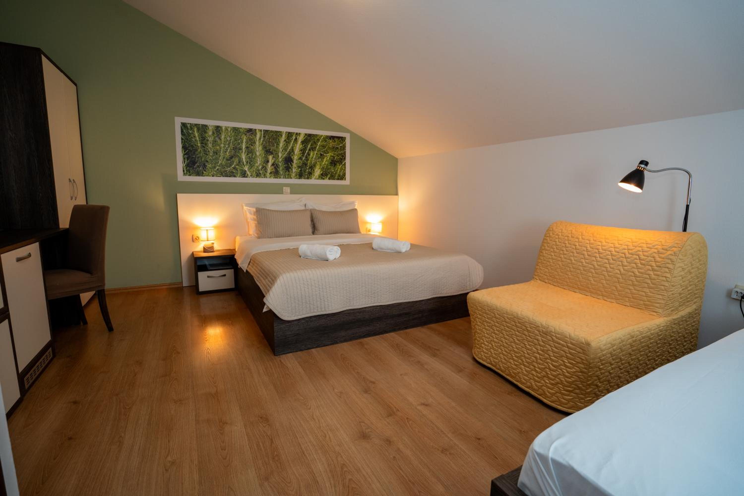 Quarto Triplo com Varanda.
