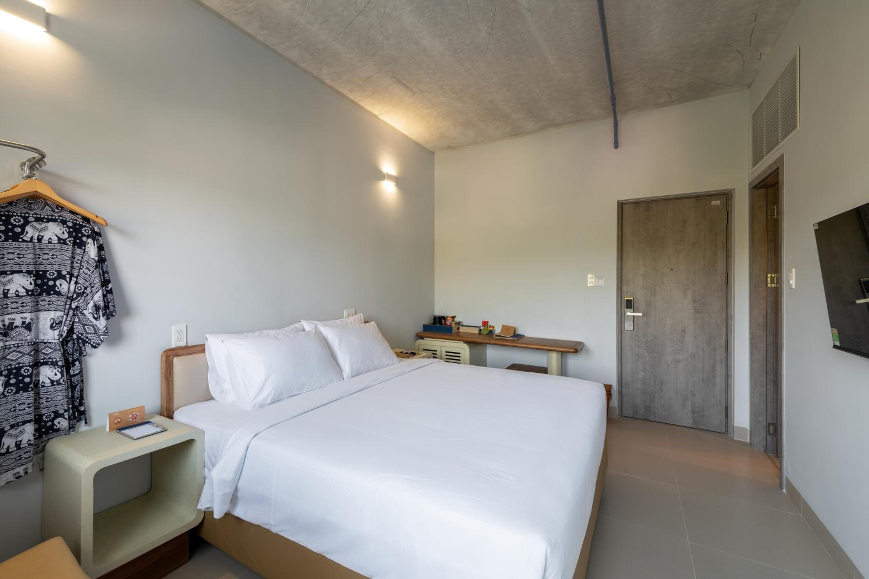 Superior Double Room with Balcony - Photo 11