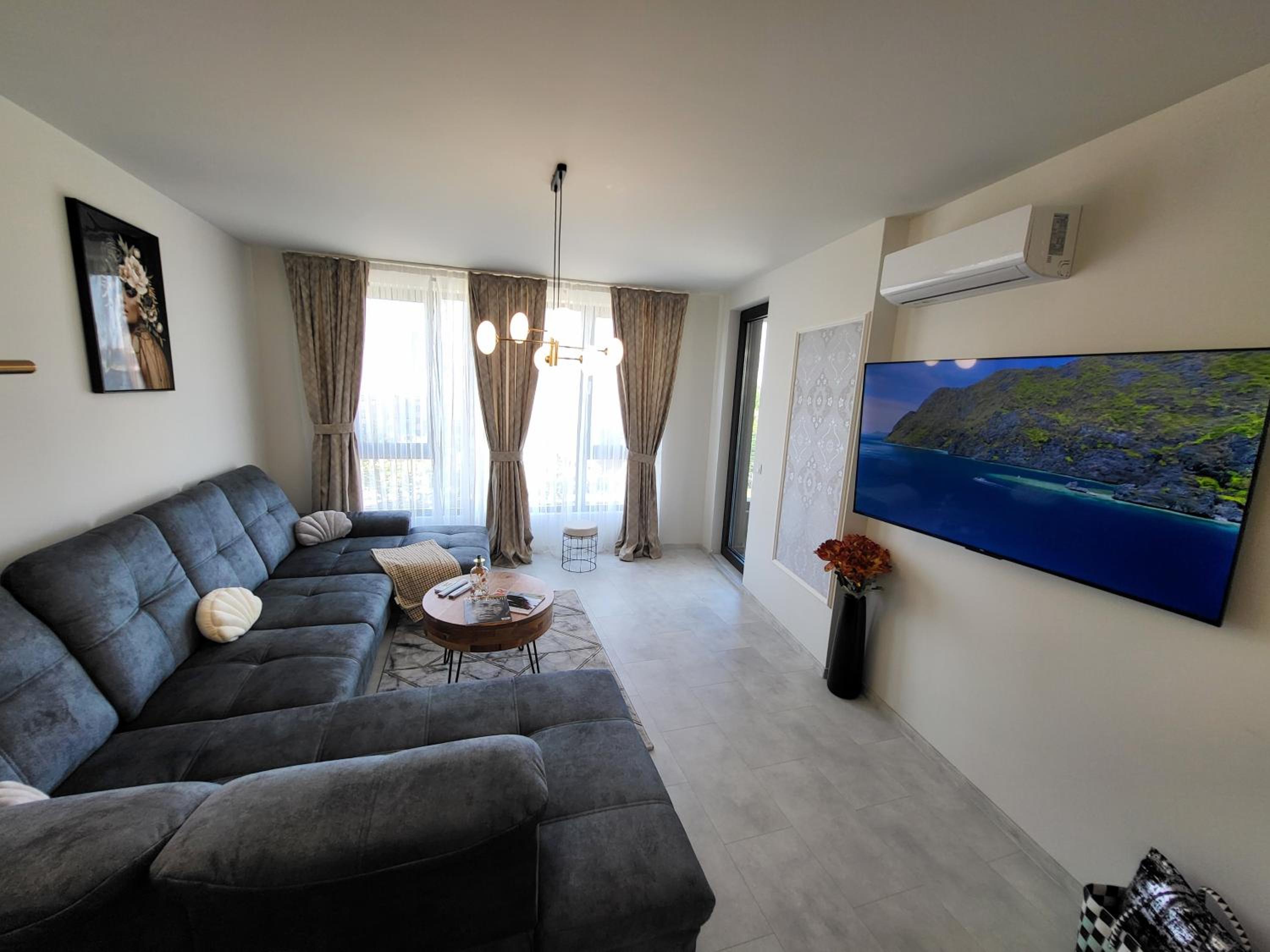 One-Bedroom Apartment photo 2