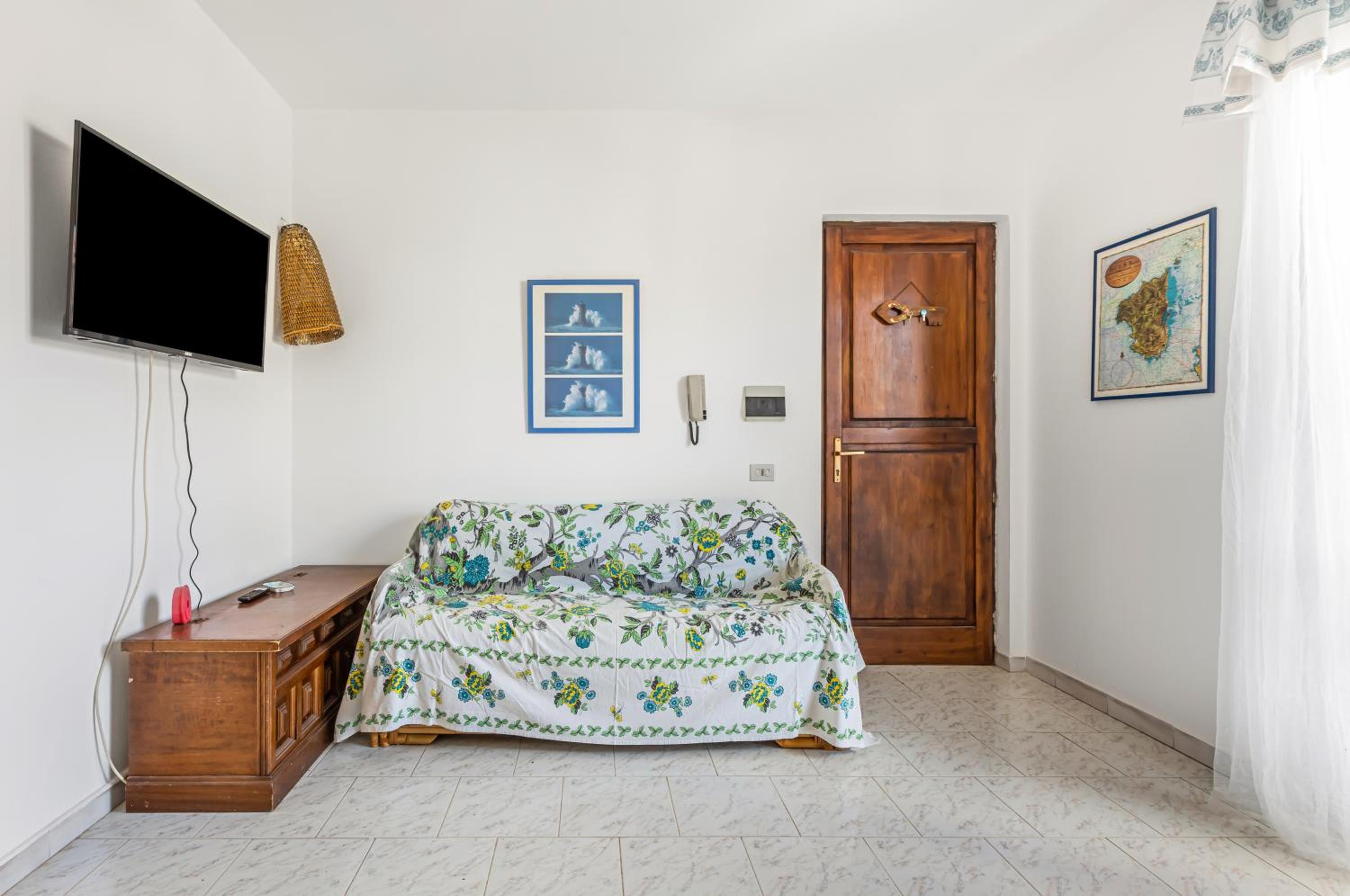 One-Bedroom Apartment photo 3