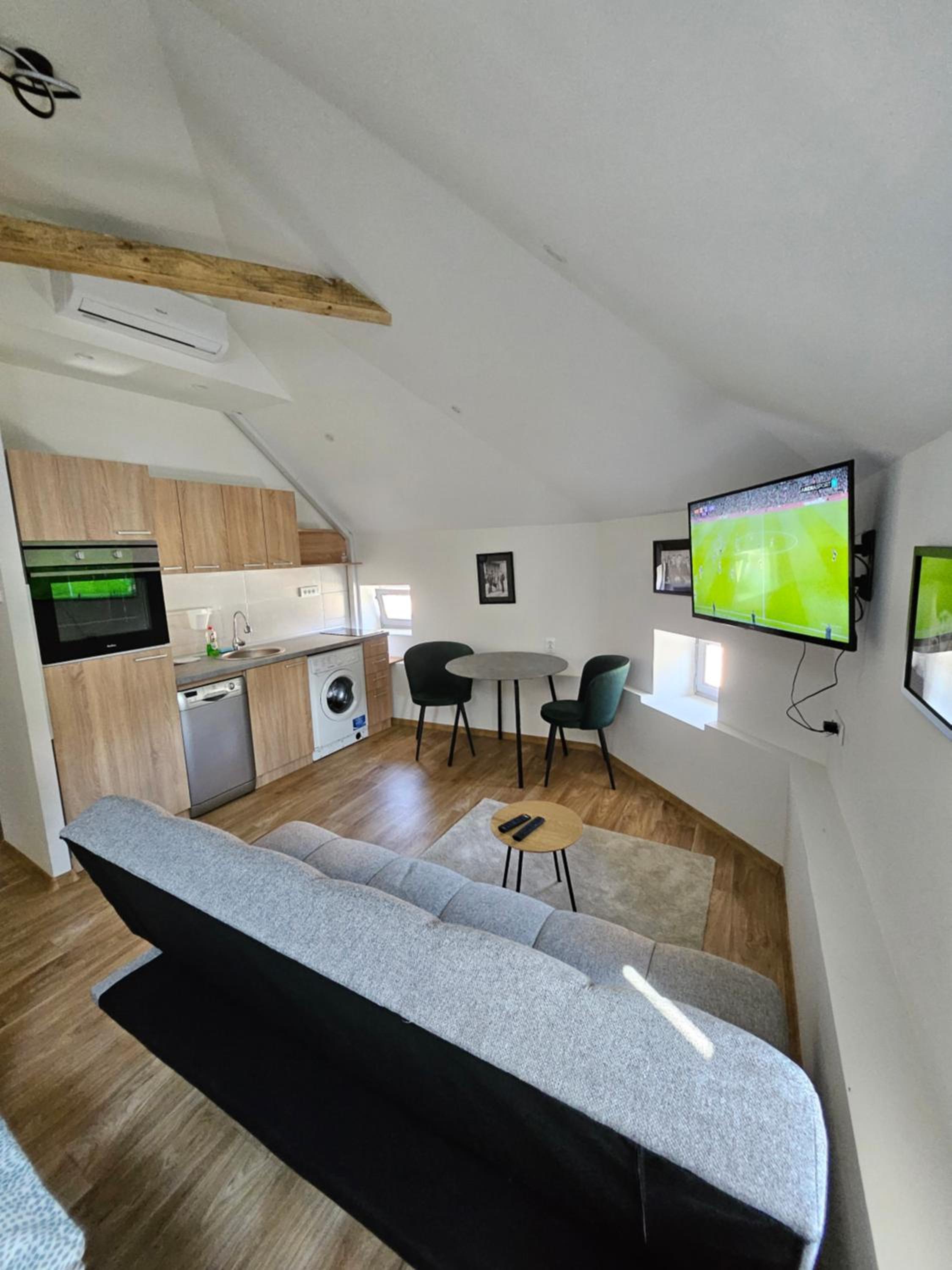 Apartment - Split Level photo 3