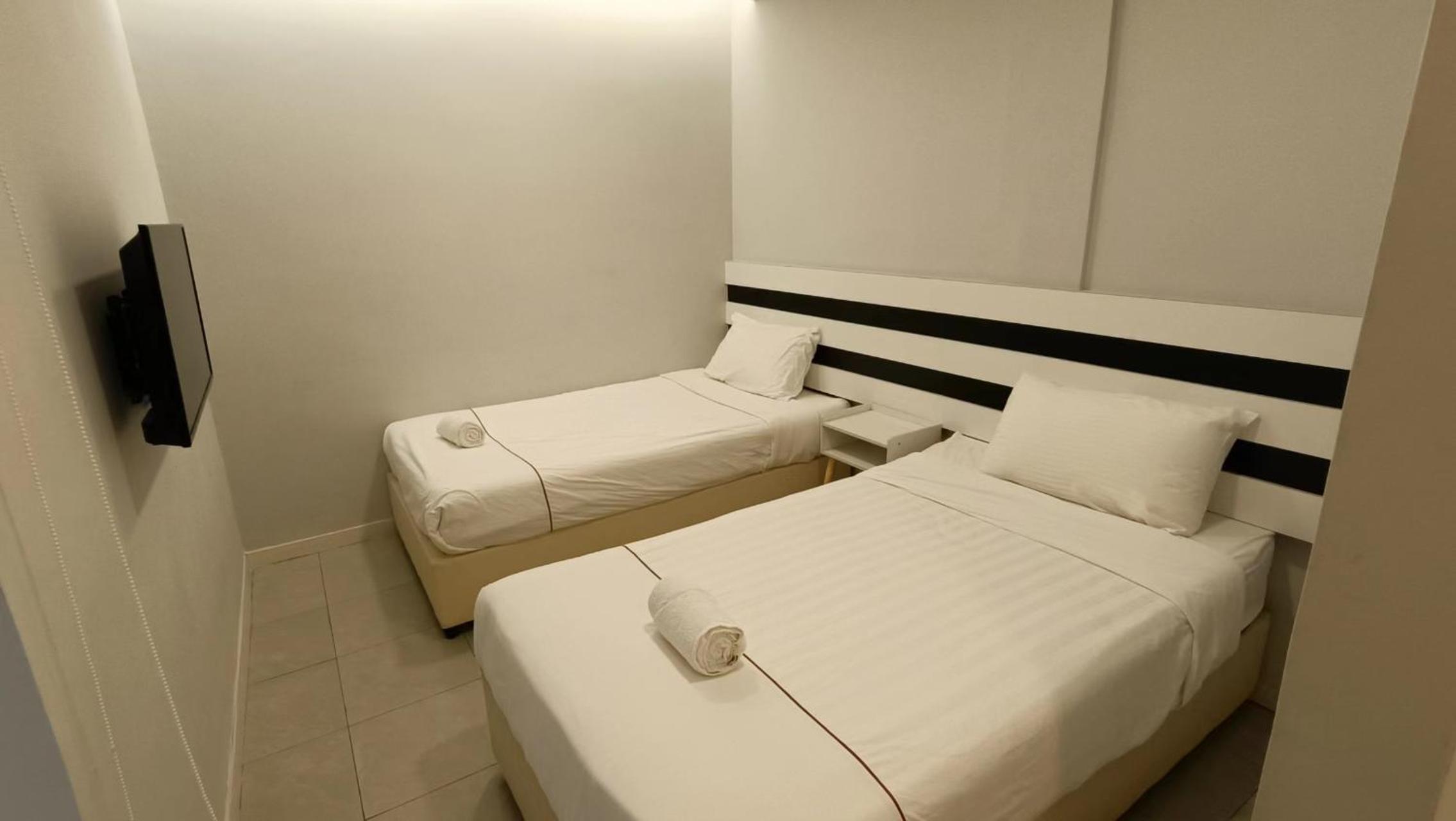 Double or Twin Room with Private Bathroom - Photo 1
