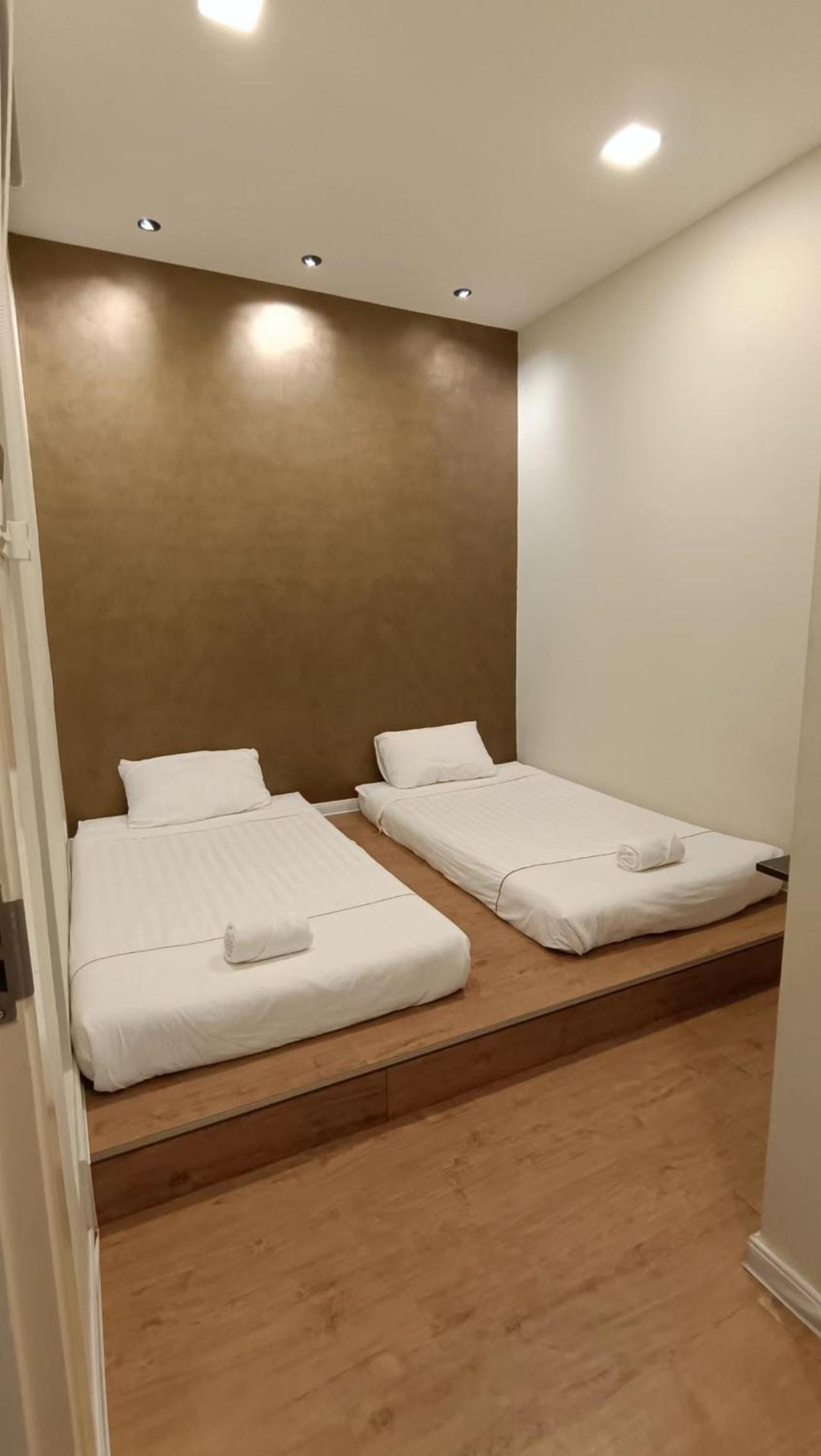 Double or Twin Room with Private Bathroom - Photo 3