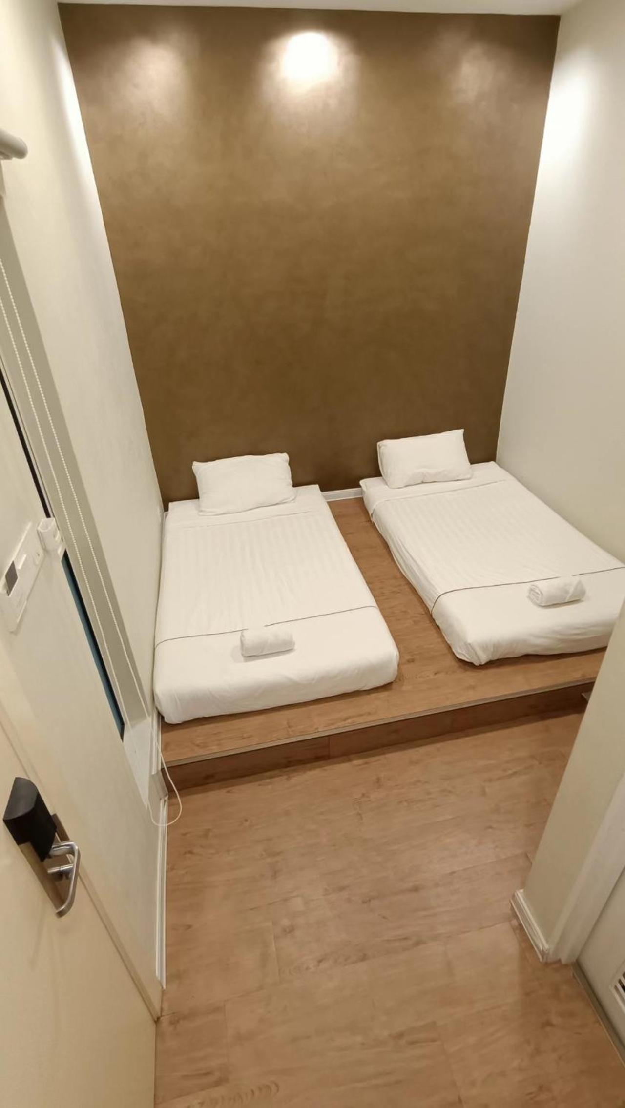 Double or Twin Room with Private Bathroom - Photo 4