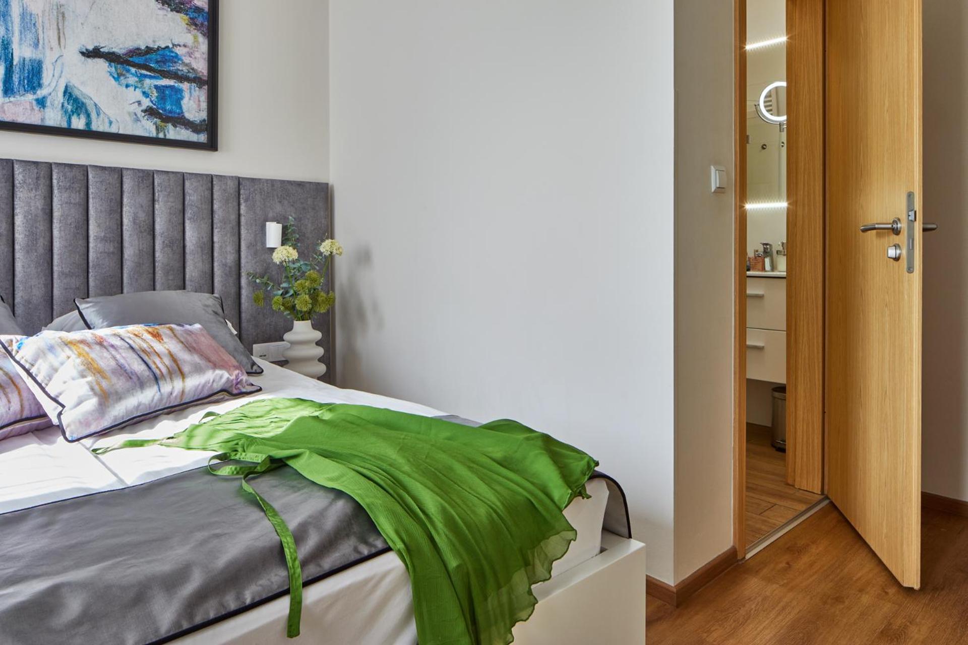 Deluxe Two-Bedroom with 2 Bath  - Photo 2
