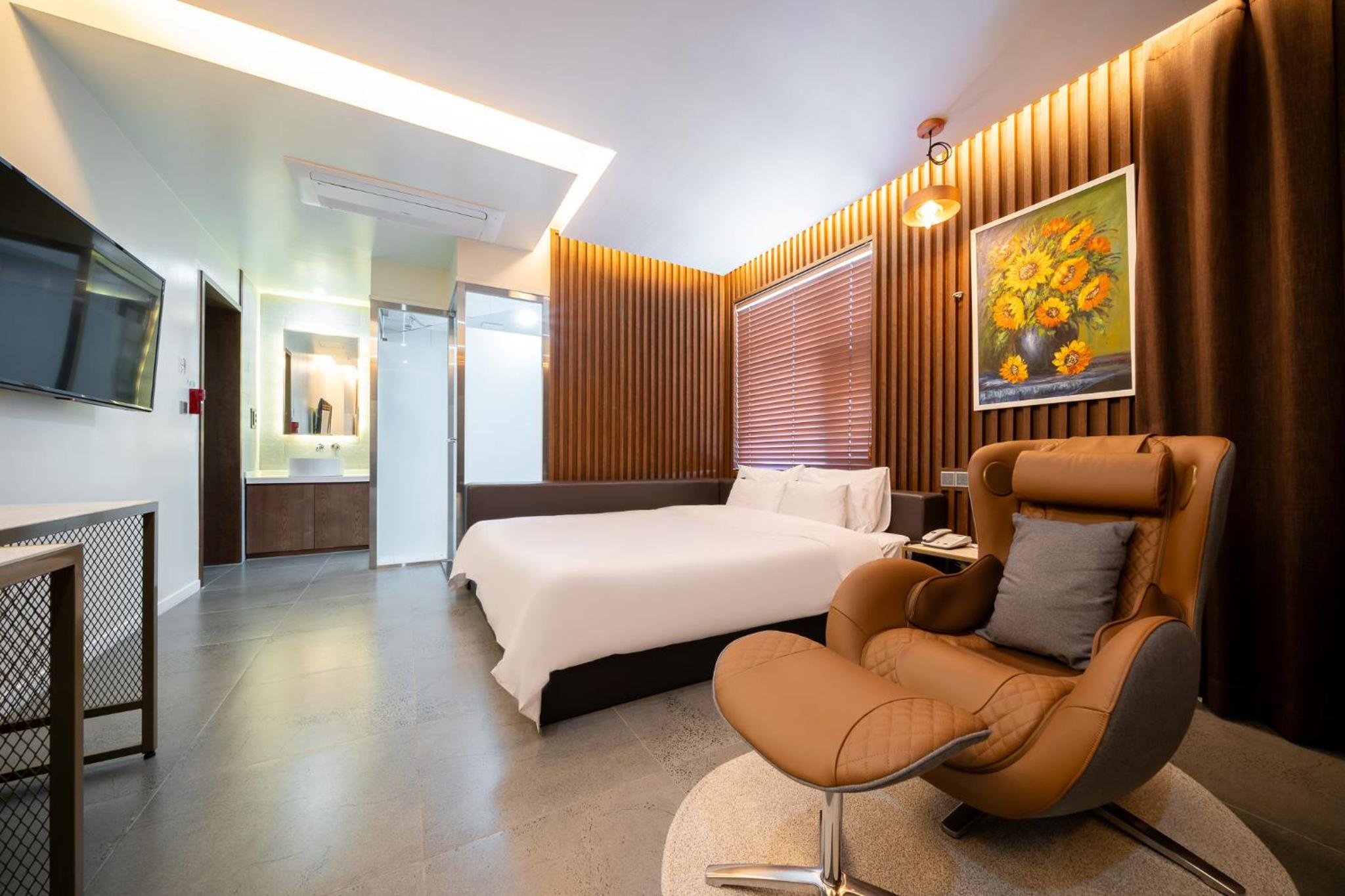 Suite - Photo 2