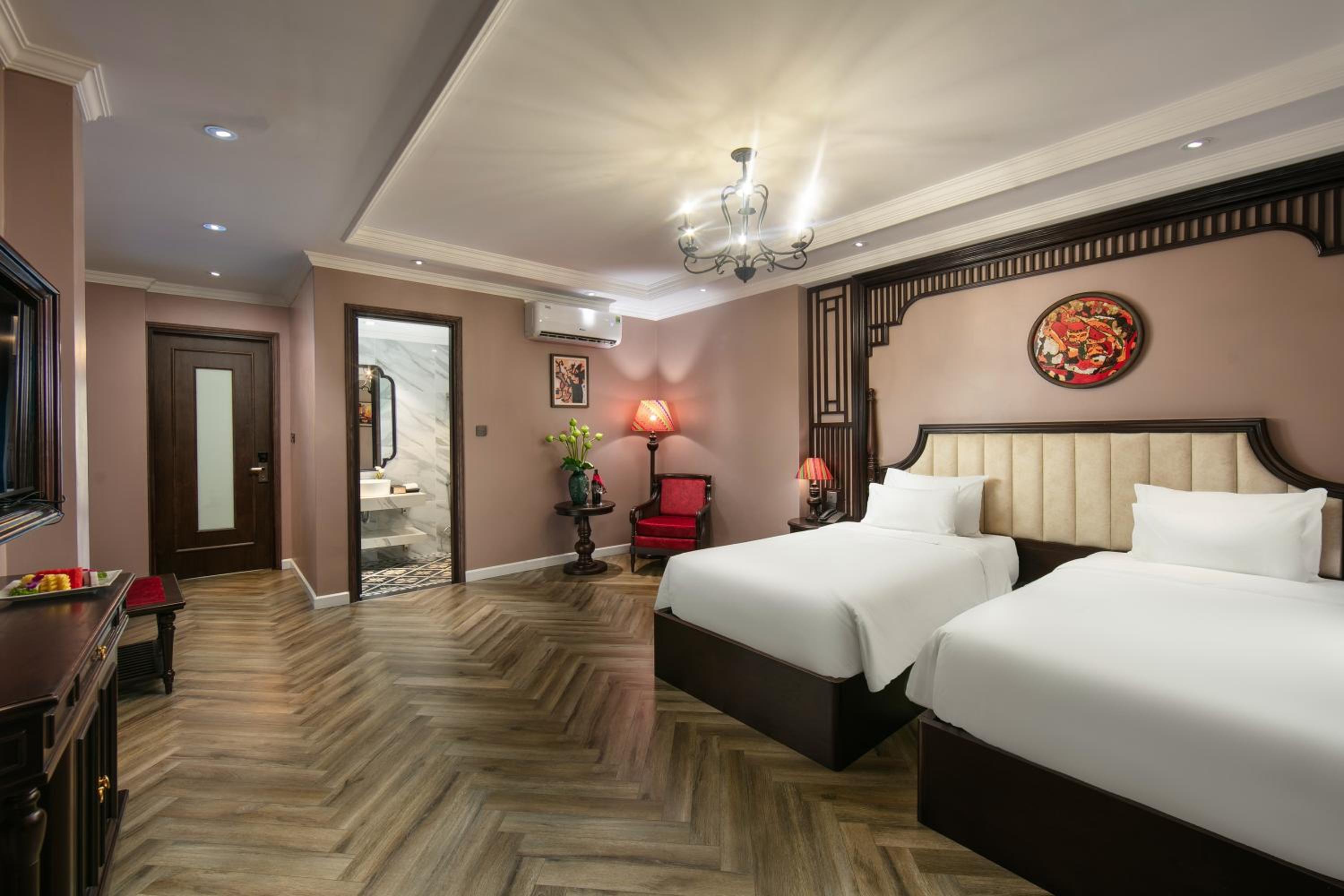 Deluxe Family Suite photo 2