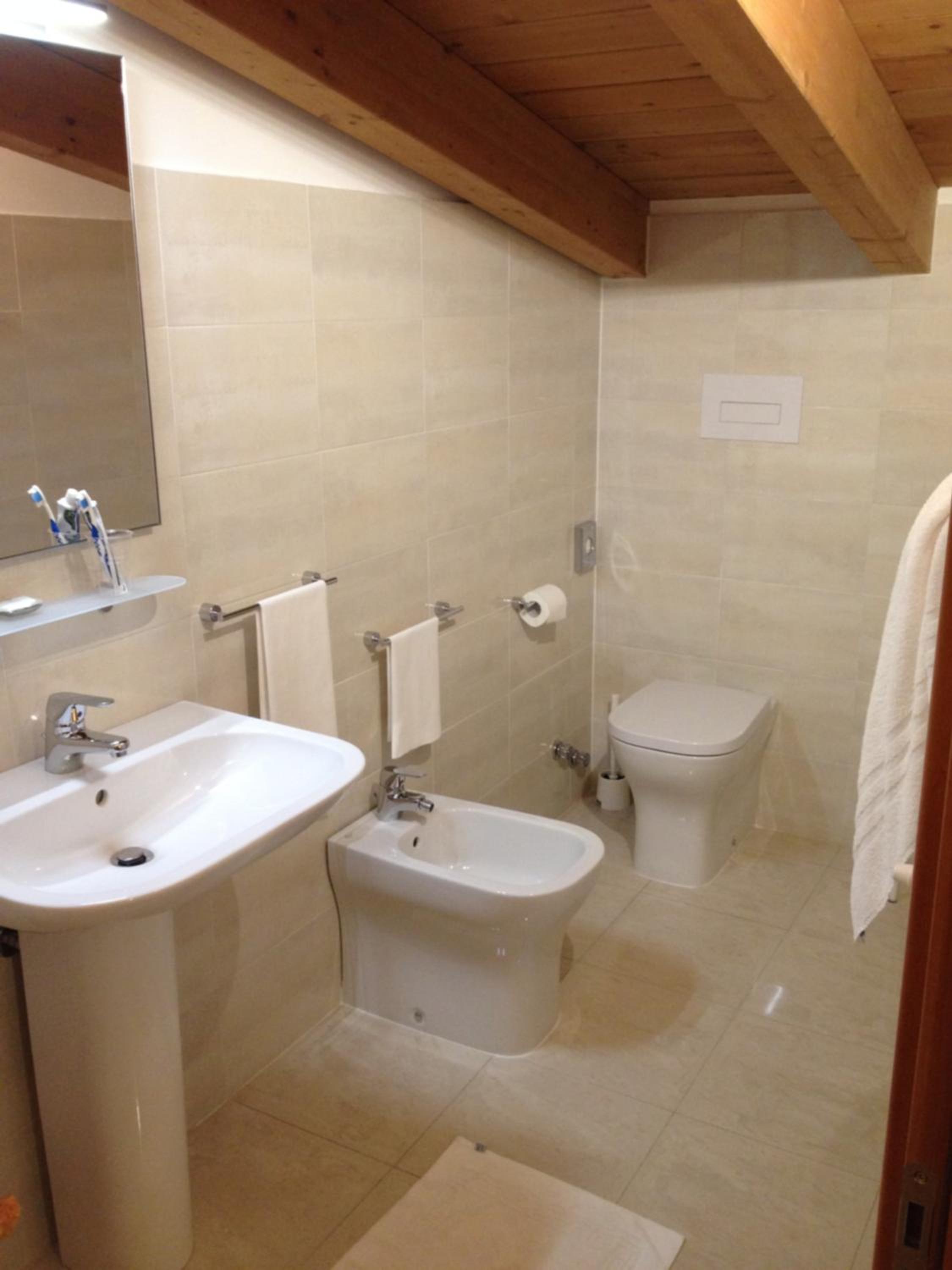Classic Double or Twin Room - Mezzanine floor photo 3