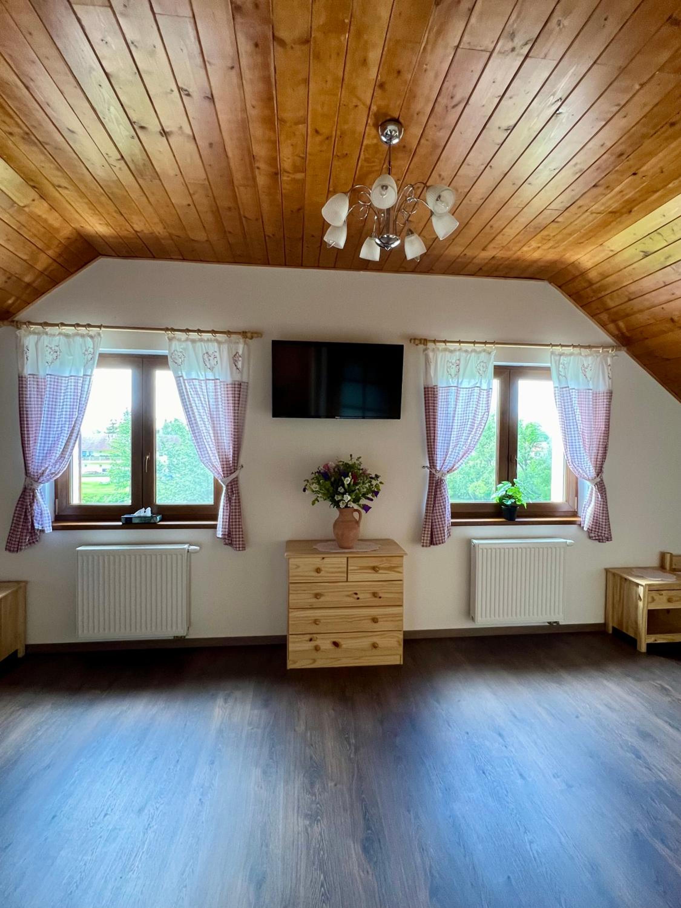 Quadruple Room with Private Bathroom photo 1
