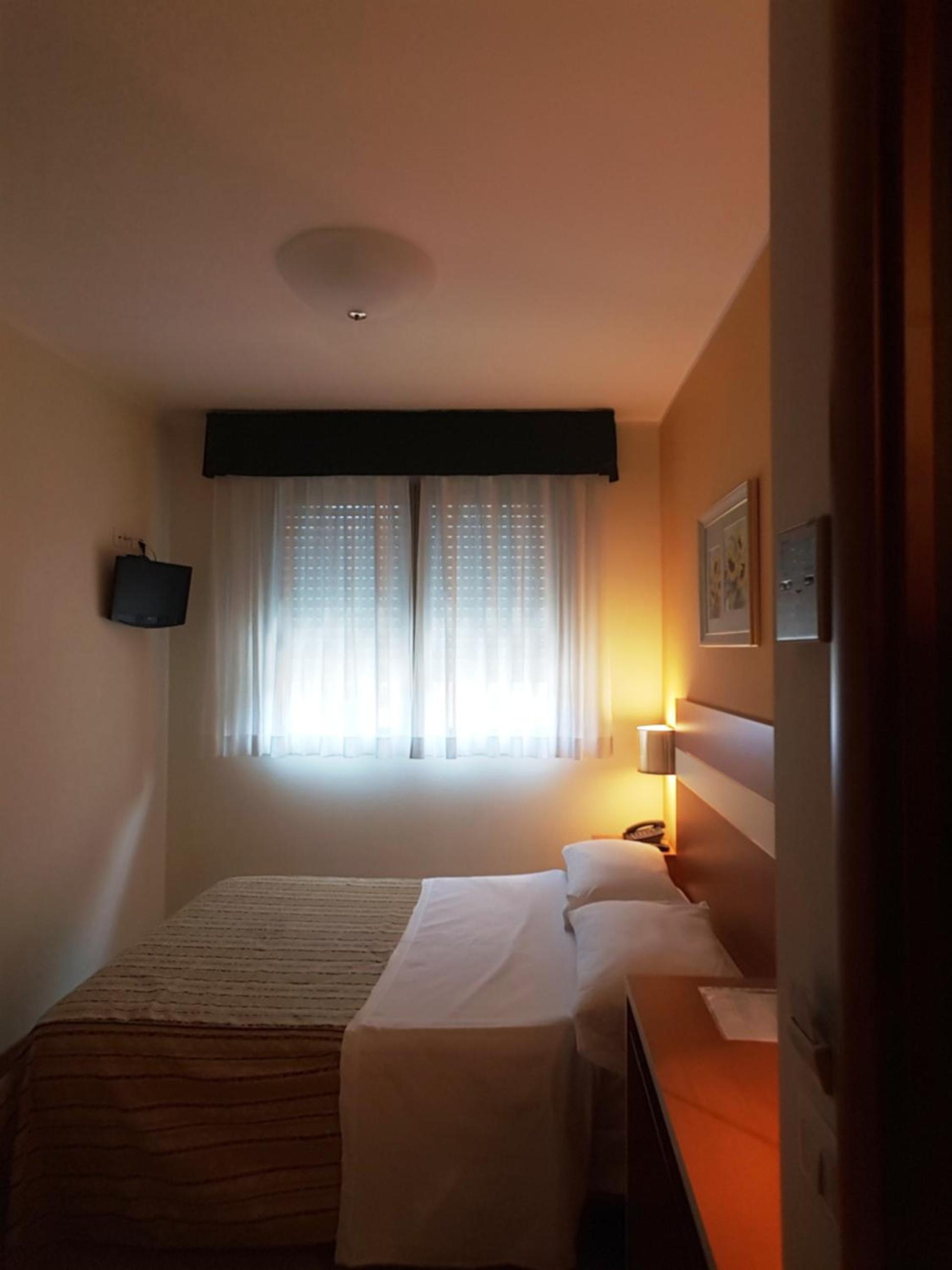 Economy Double Room photo 2