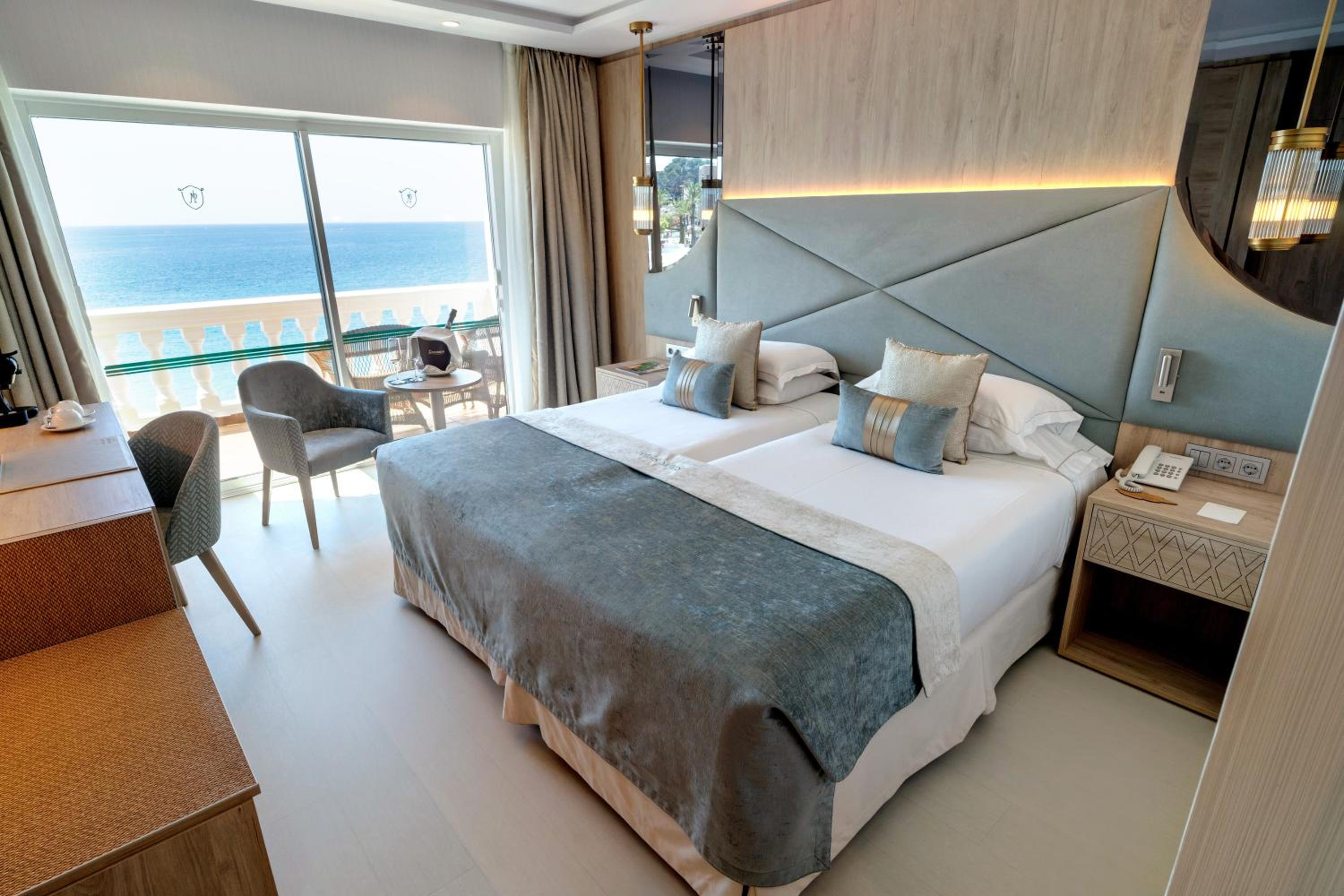 Premium Double or Twin Room with Sea View - Photo 6