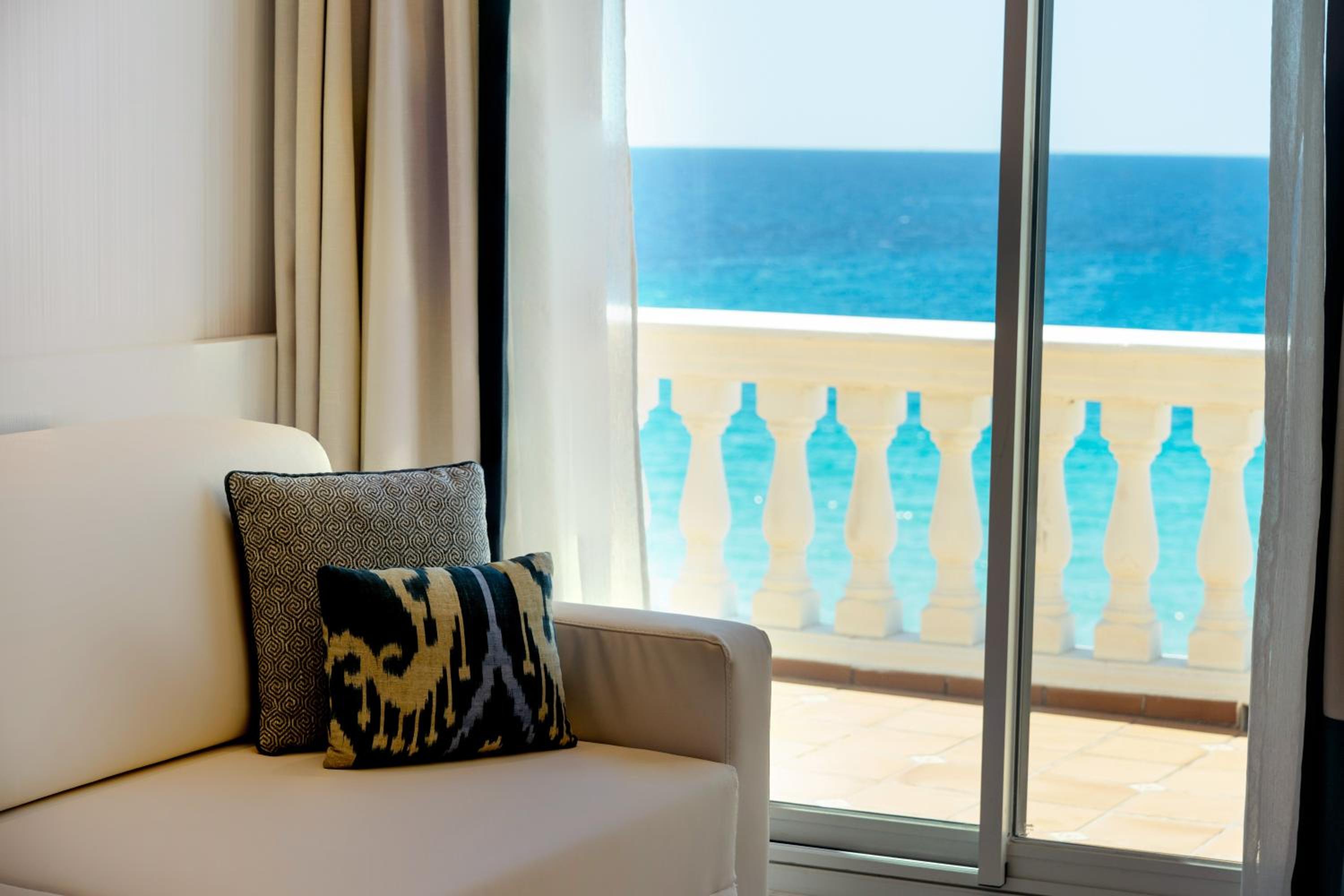 Suite Junior con vista al mar.