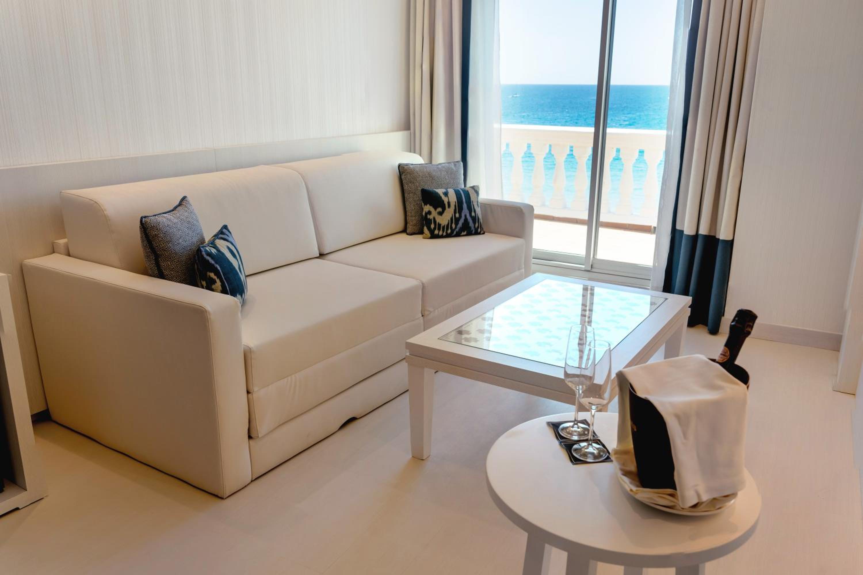 Junior Suite with Sea View thumbnail 5