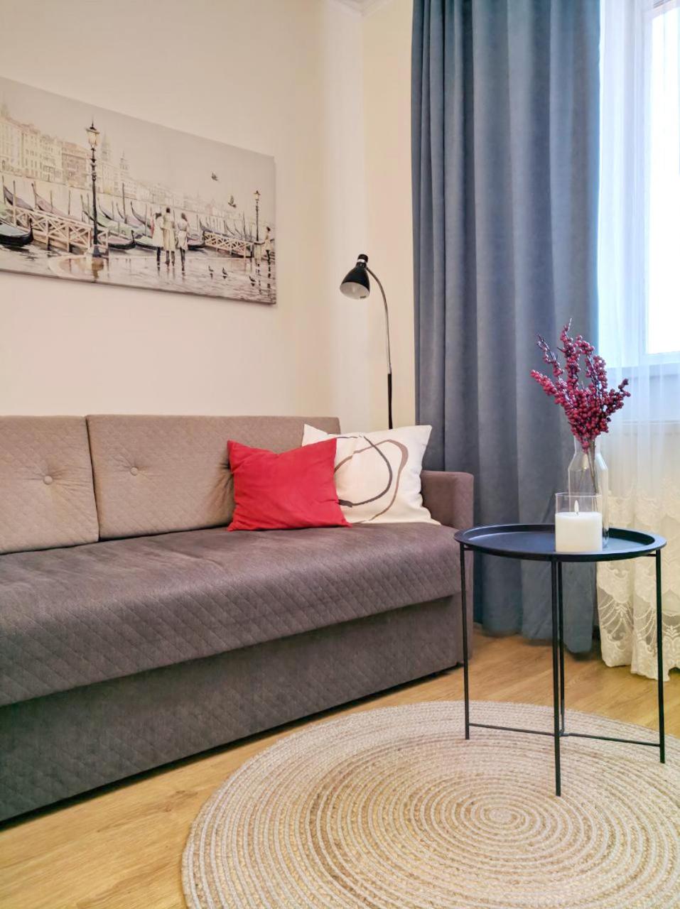 One-Bedroom Apartment photo 3