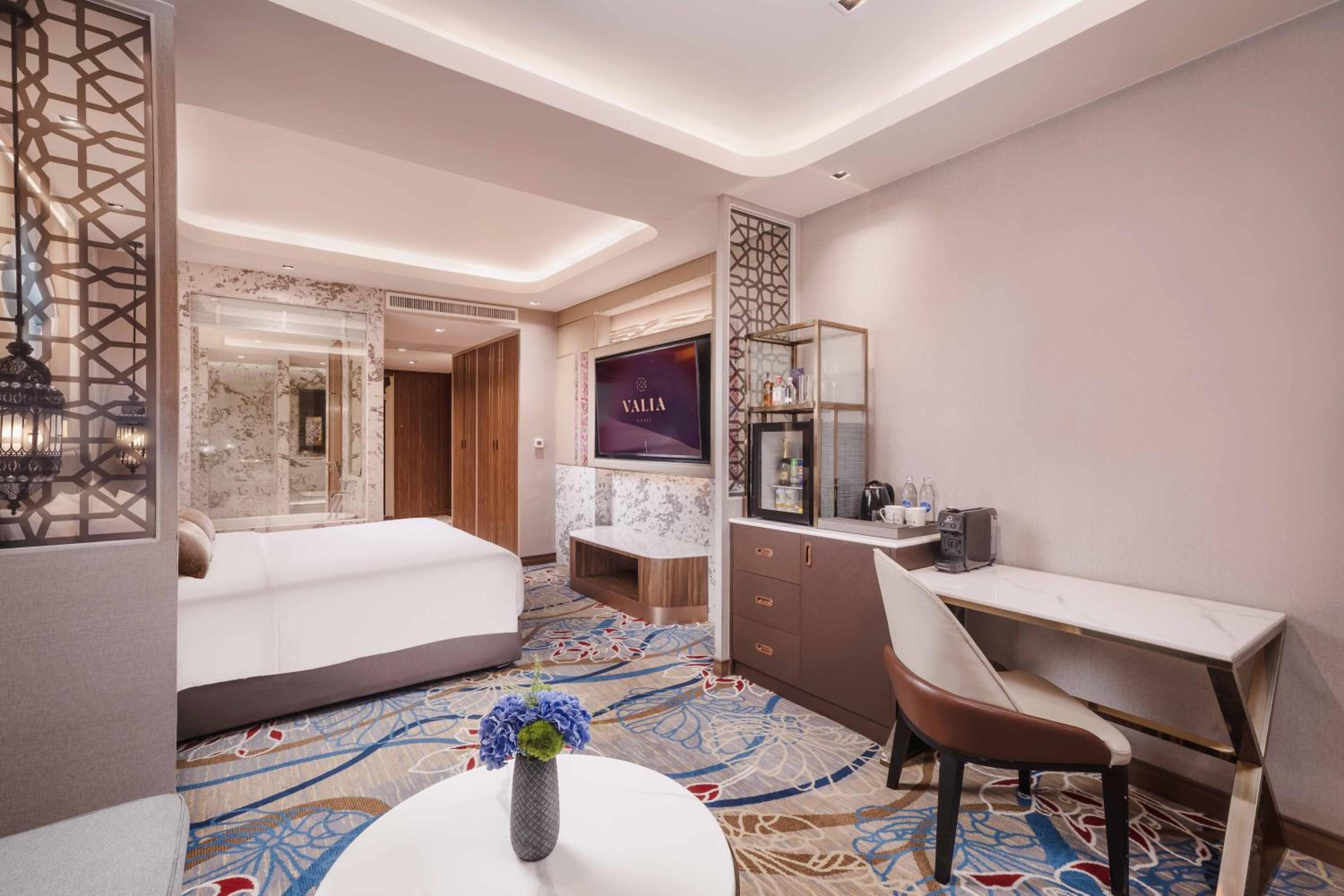 Deluxe Suite King Club Lounge Access photo 1
