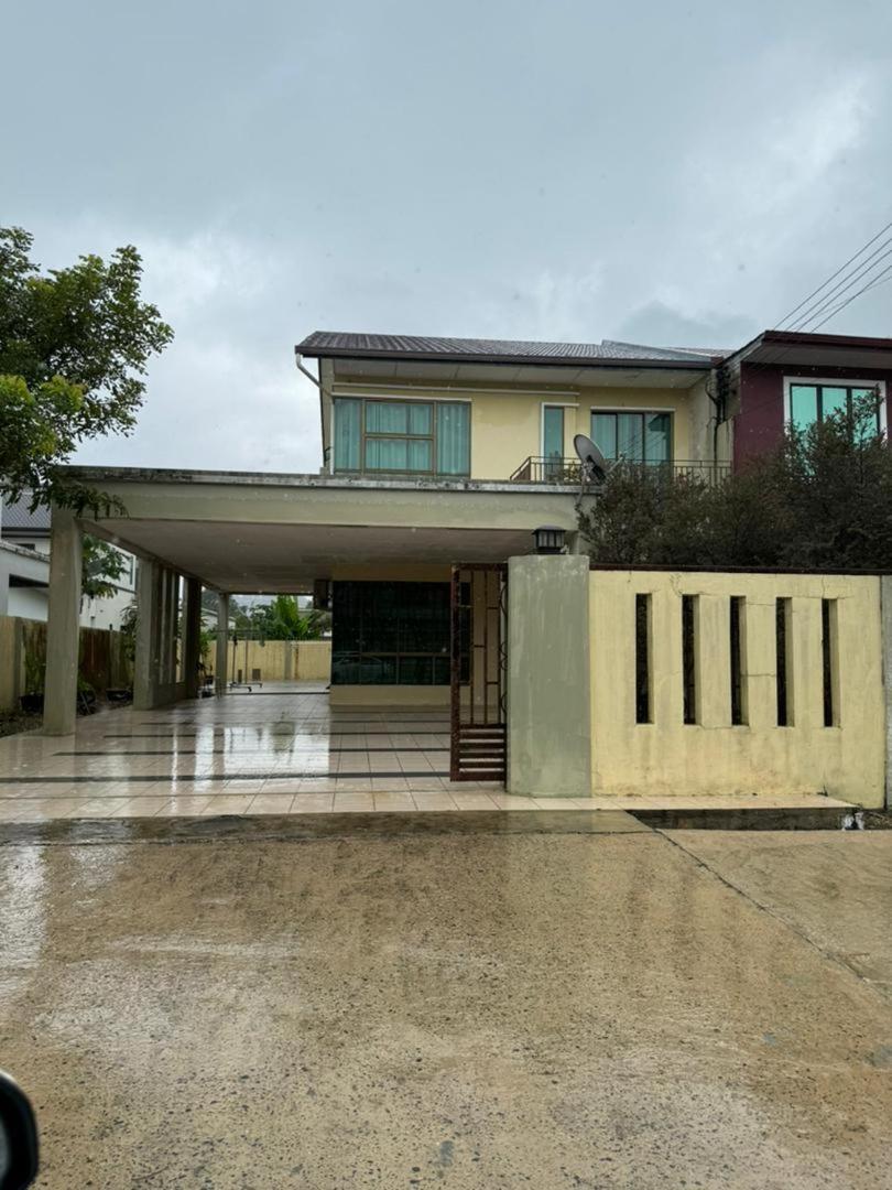 Four-Bedroom House photo 1