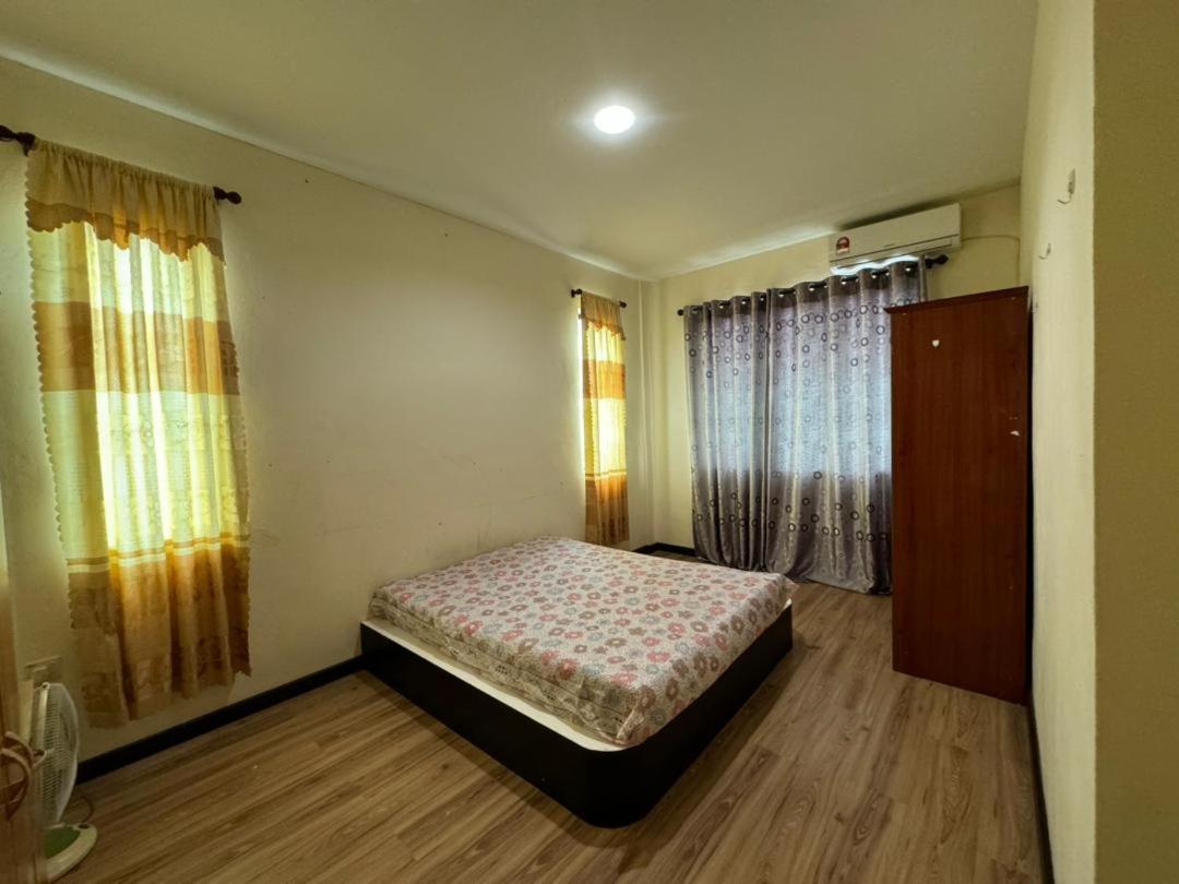 Four-Bedroom House photo 2