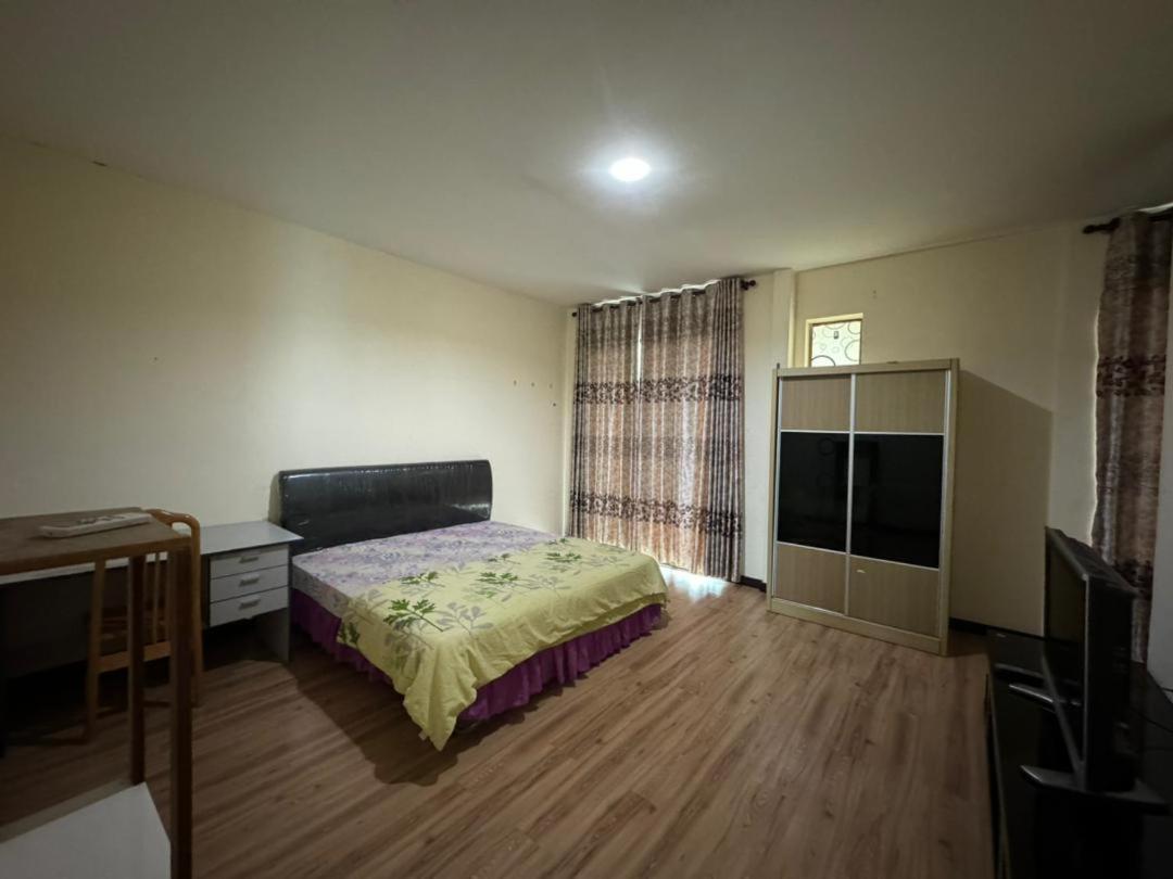 Four-Bedroom House photo 3