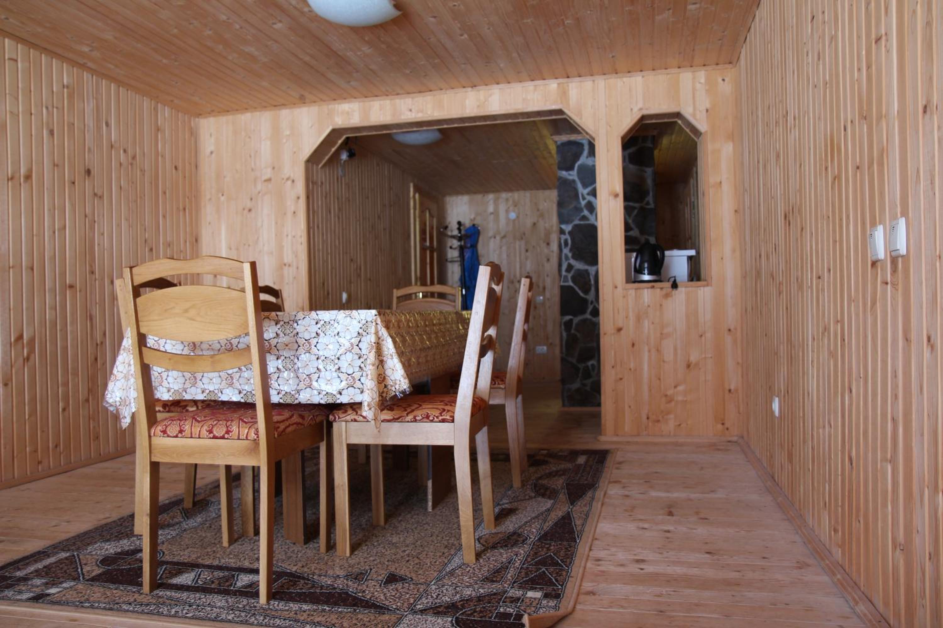 Six-Bedroom House photo 2