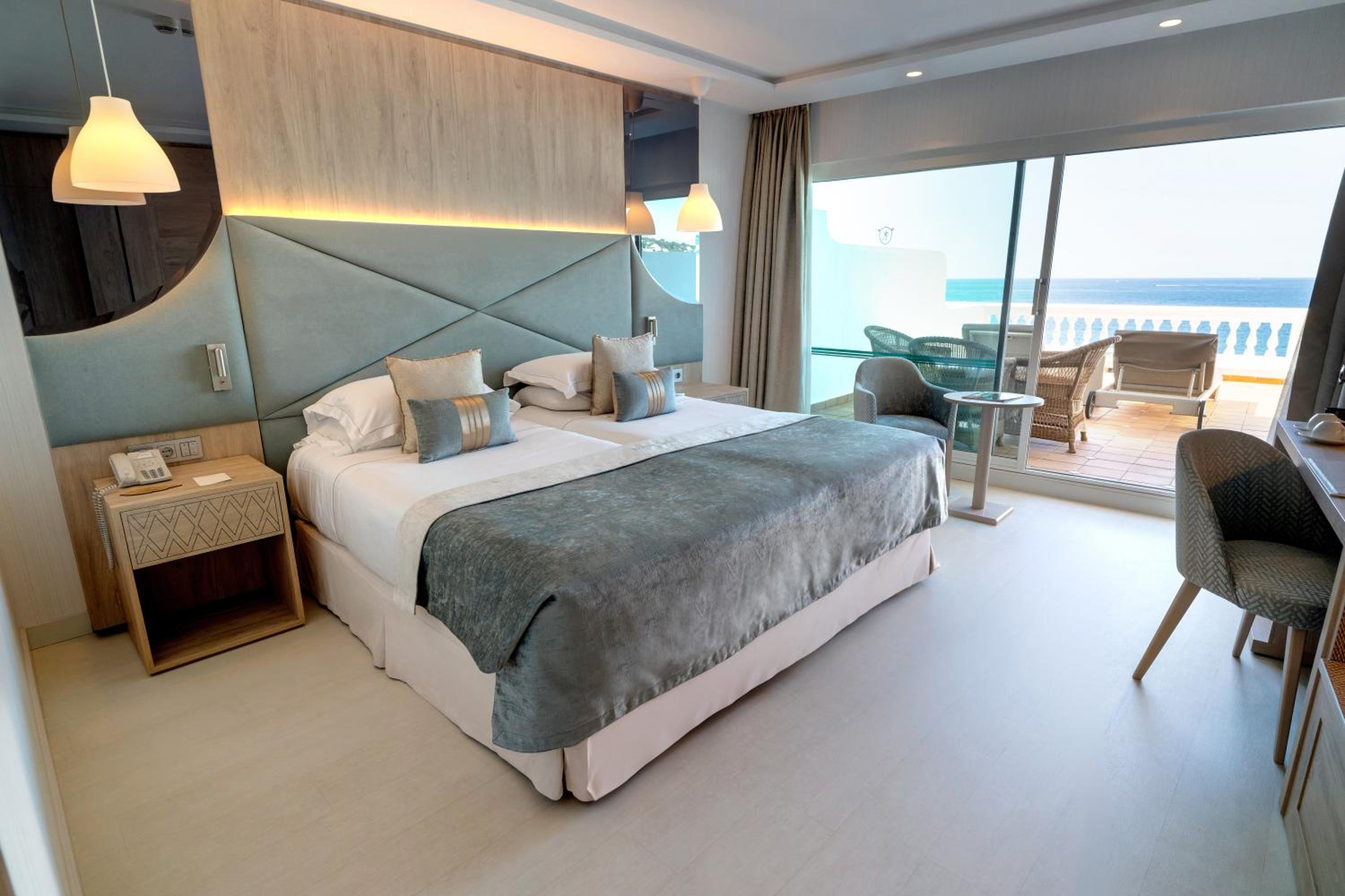 Superior Double or Twin Room with Sea View - Photo 1