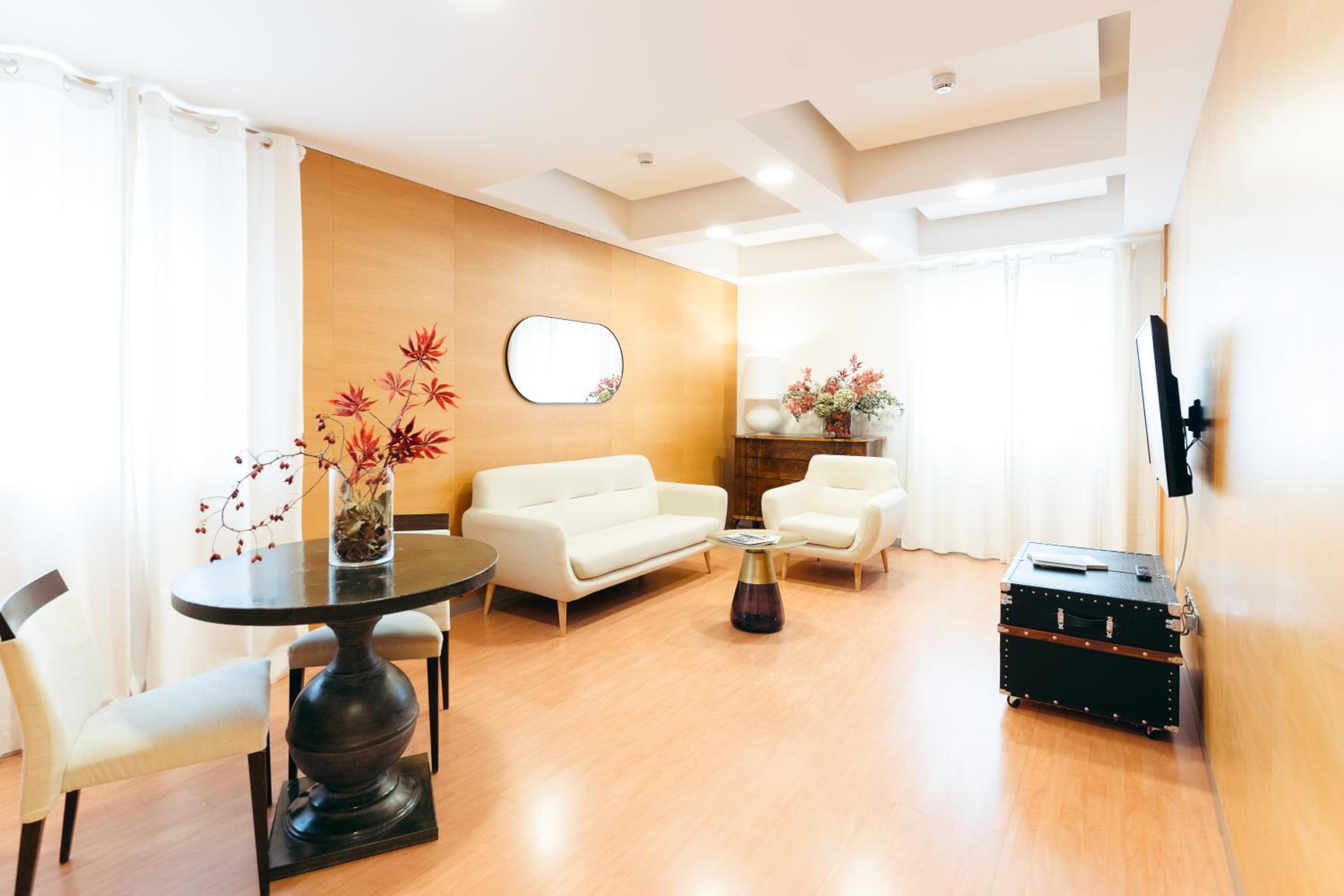 Deluxe Junior Suite photo 2