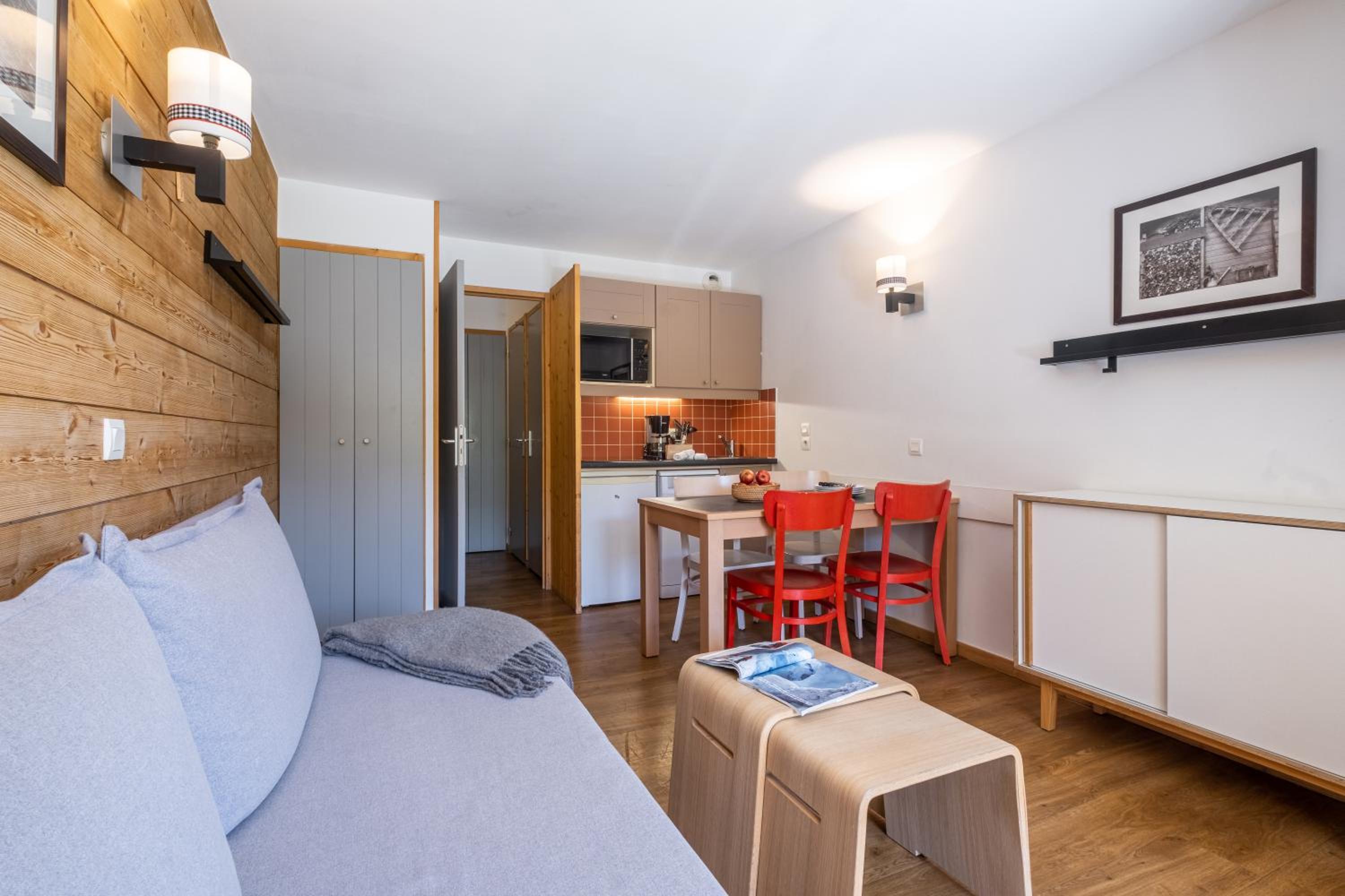 One-Bedroom Apartment (5 People) - Photo 2