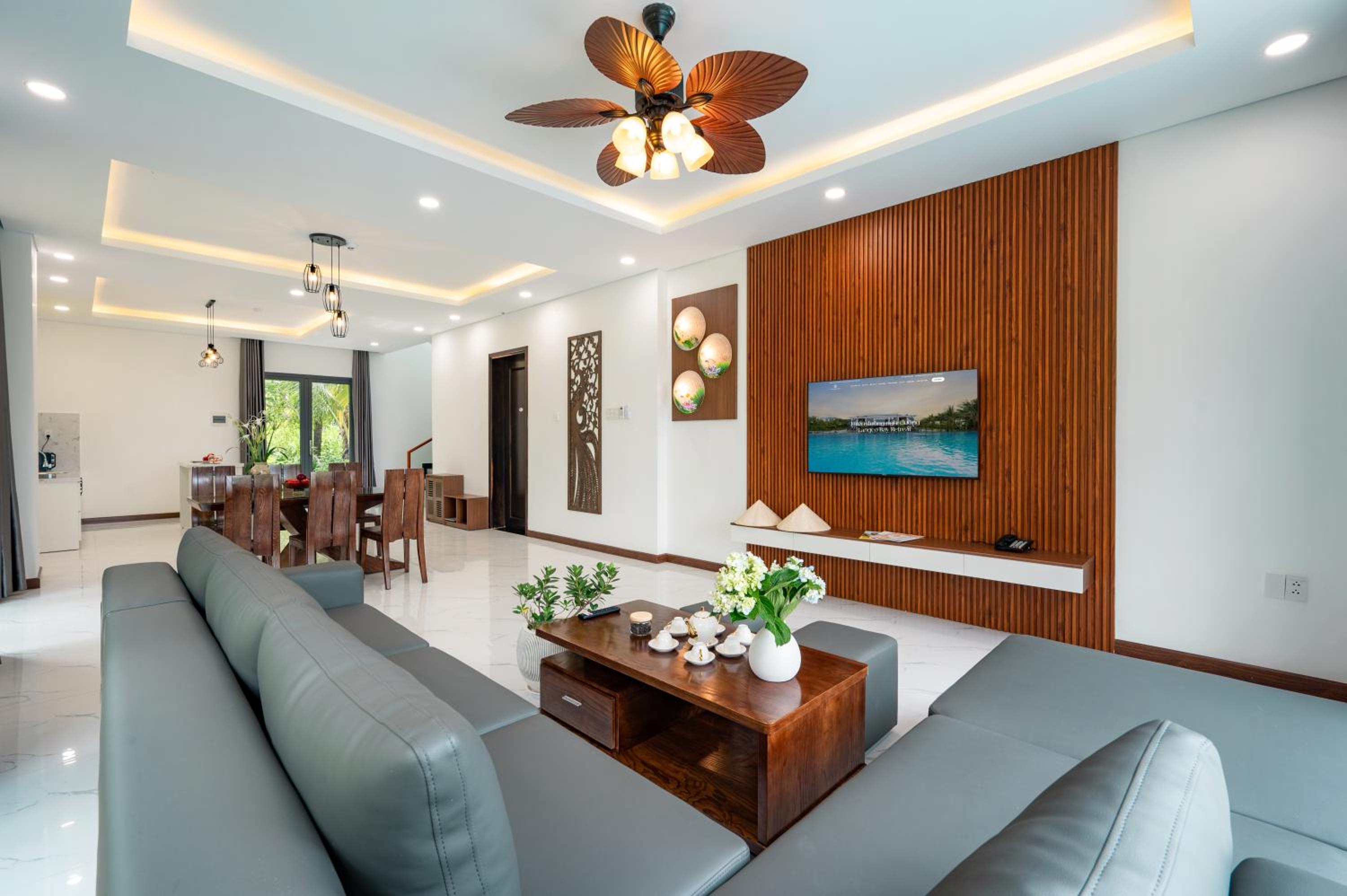Three-Bedroom Villa With Private Pool And Garden View - Photo 13