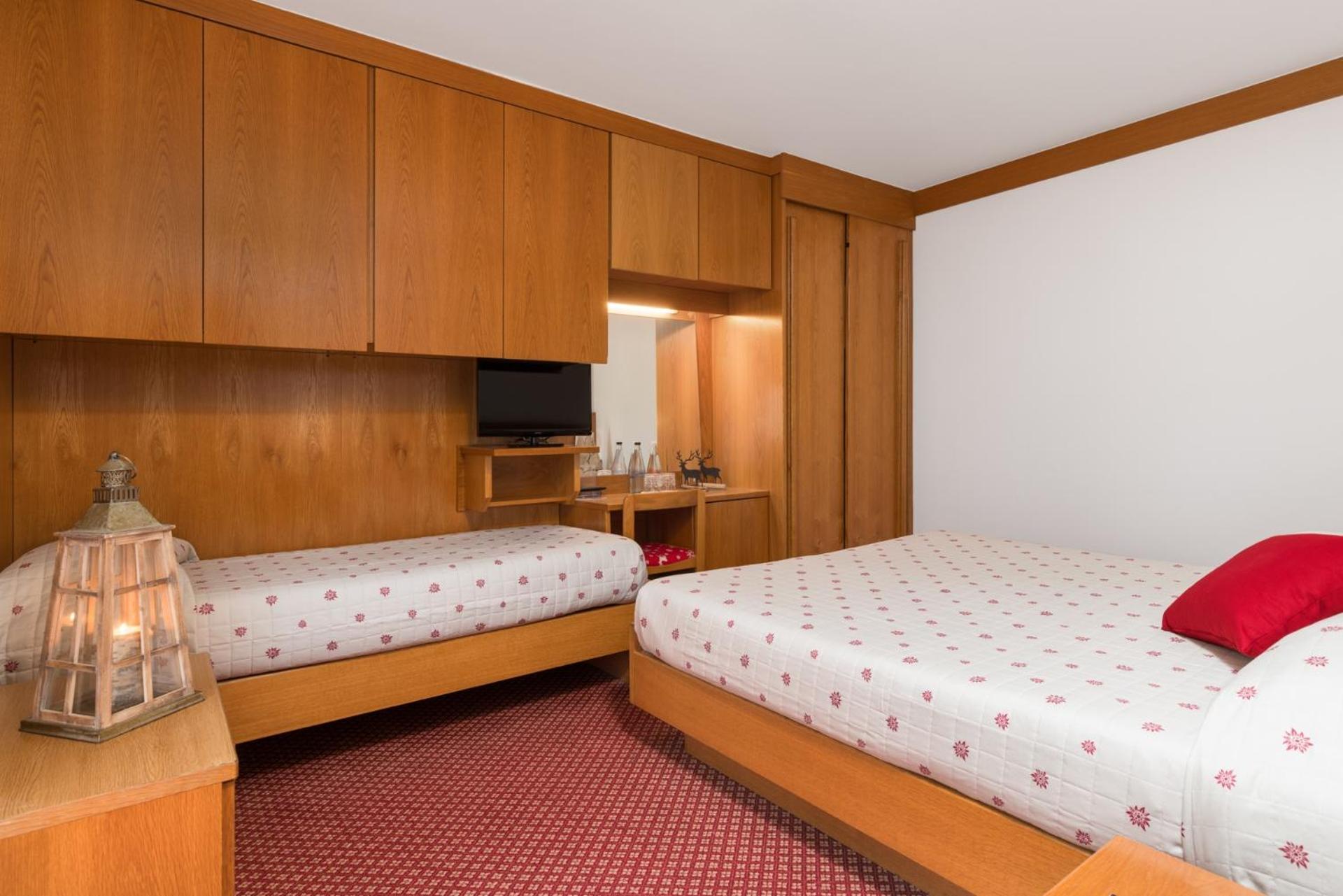 Double Room with Extra Bed photo 2