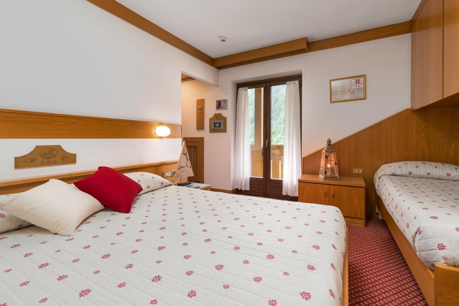 Double Room with Extra Bed photo 1