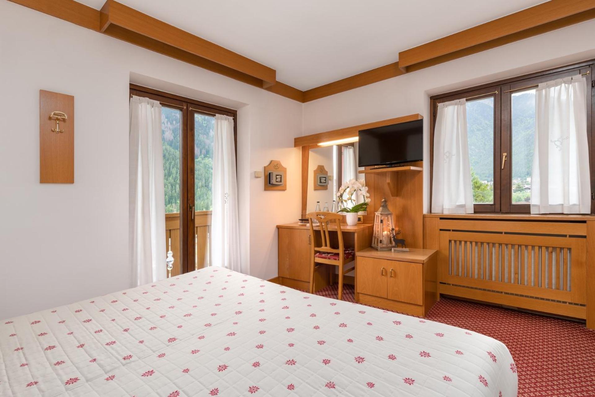 Double or Twin Room with Balcony photo 2