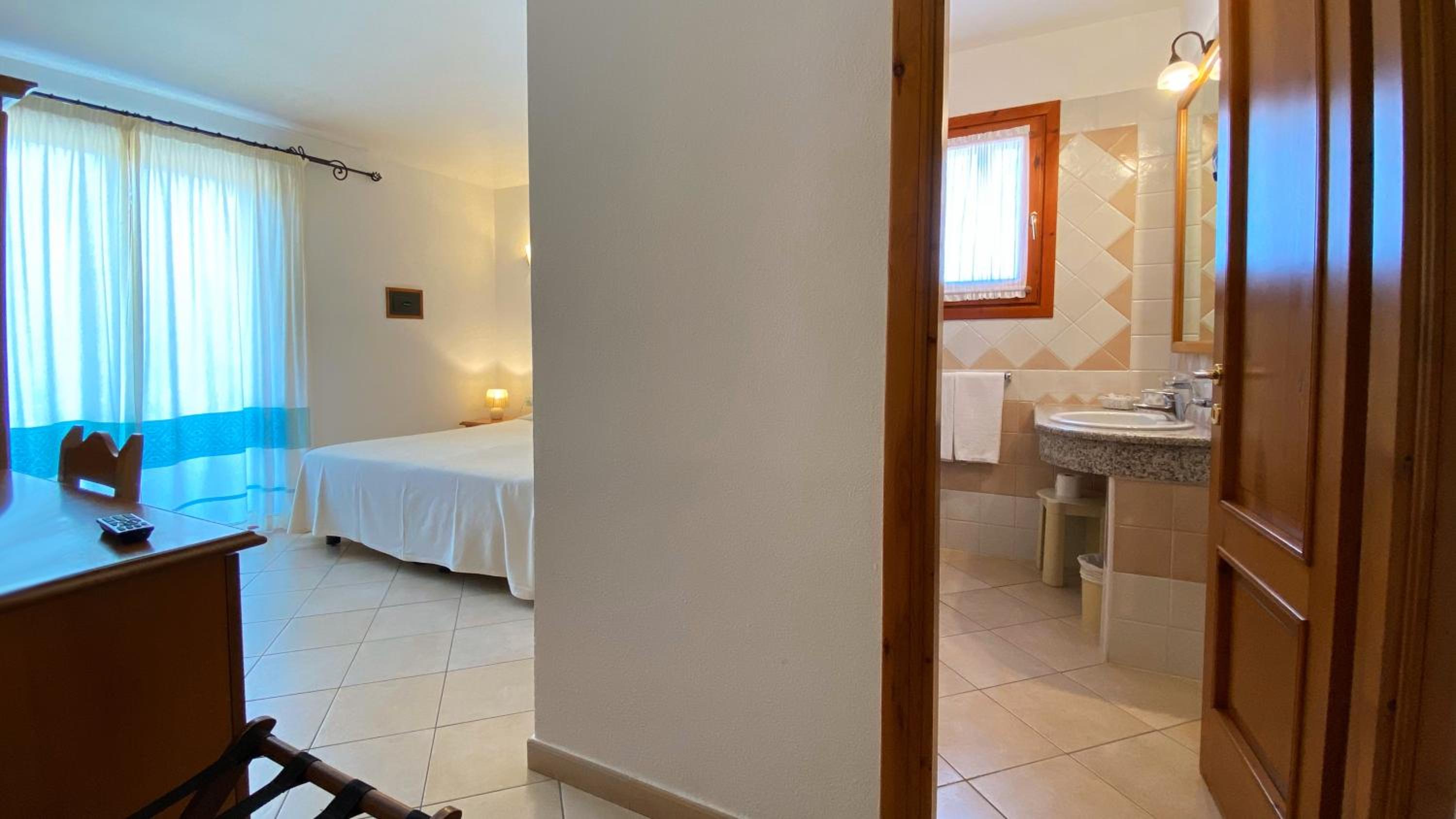 Double or Twin Room with Balcony photo 3