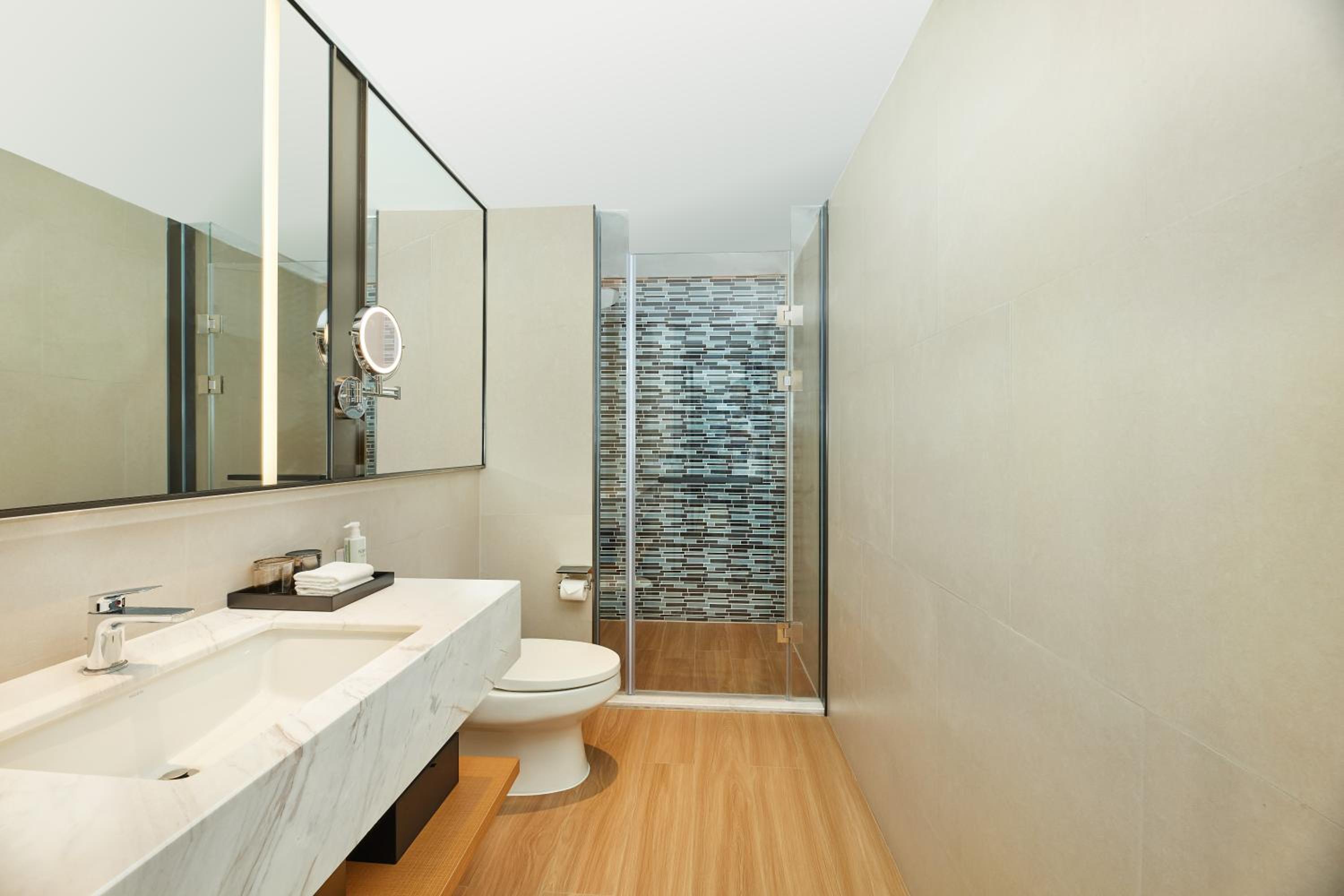 One-Bedroom Executive King Suite photo 2