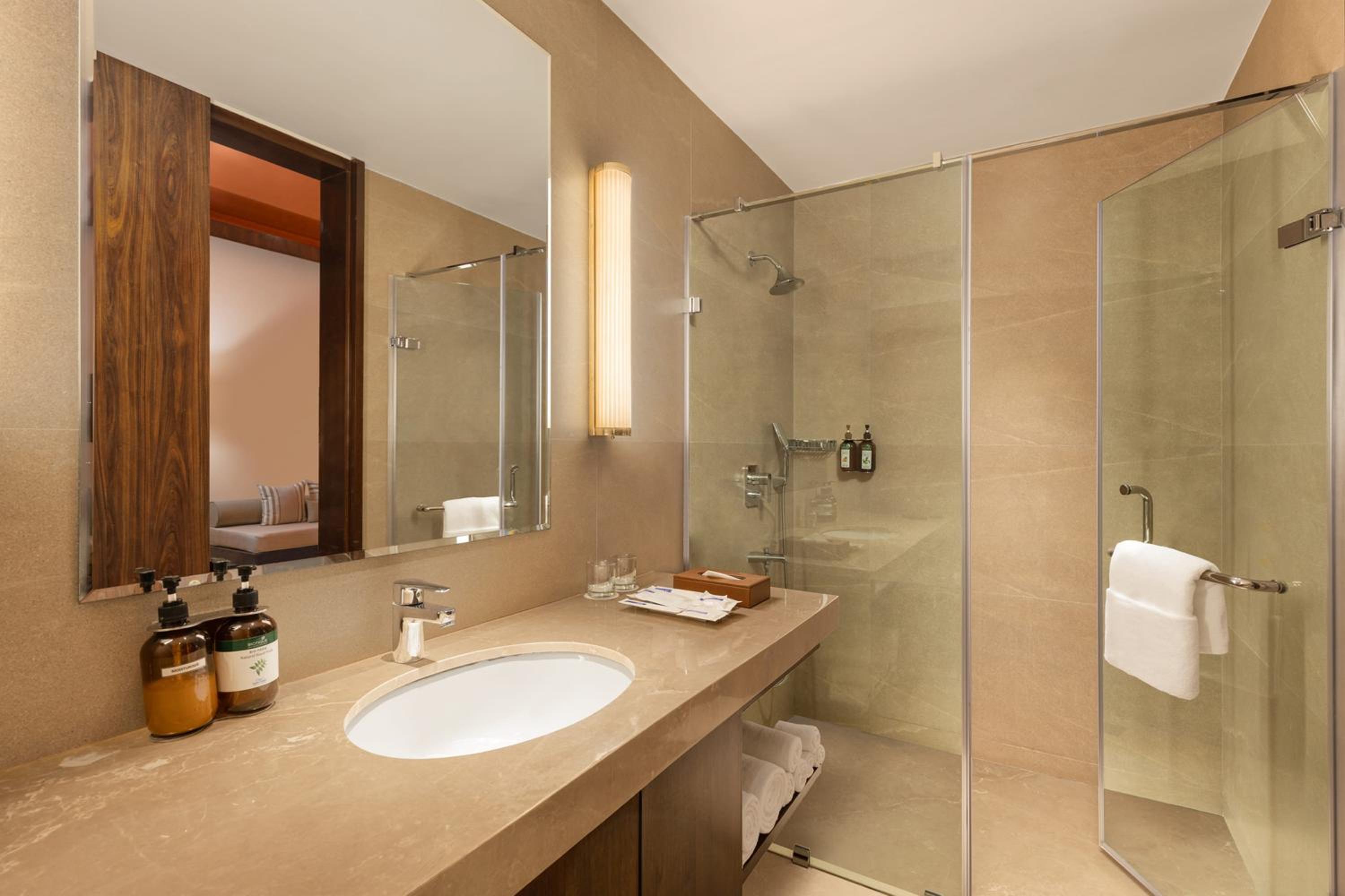 Premium Twin Room - Photo 2