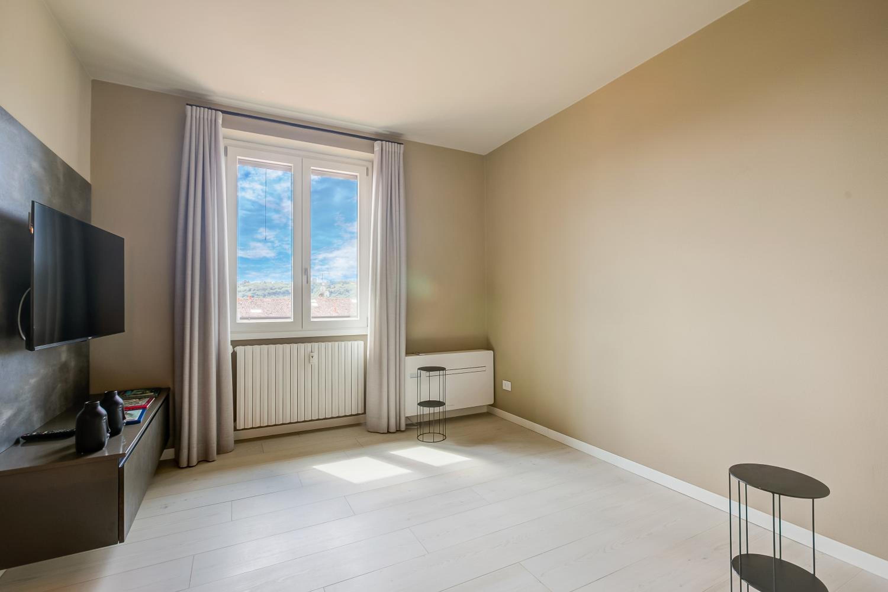 Apartment with Lake View