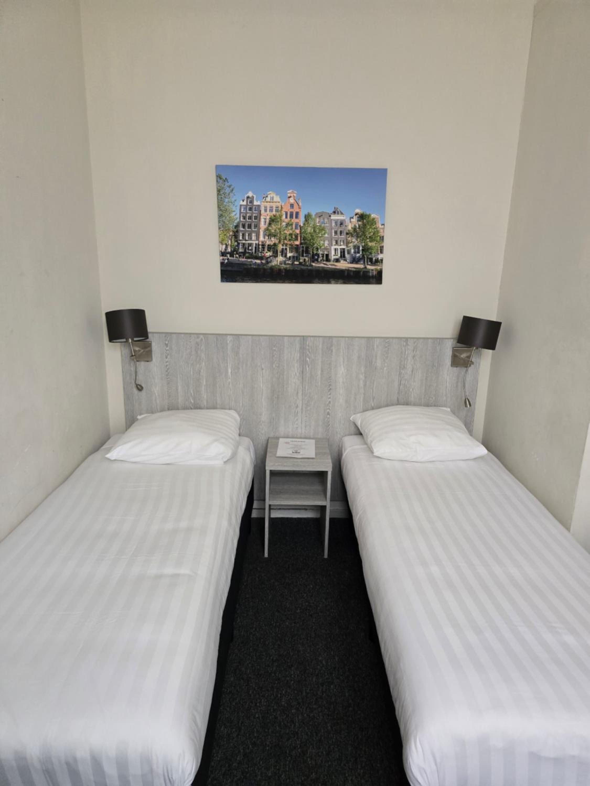 Standard Twin Room with Shared Bathroom