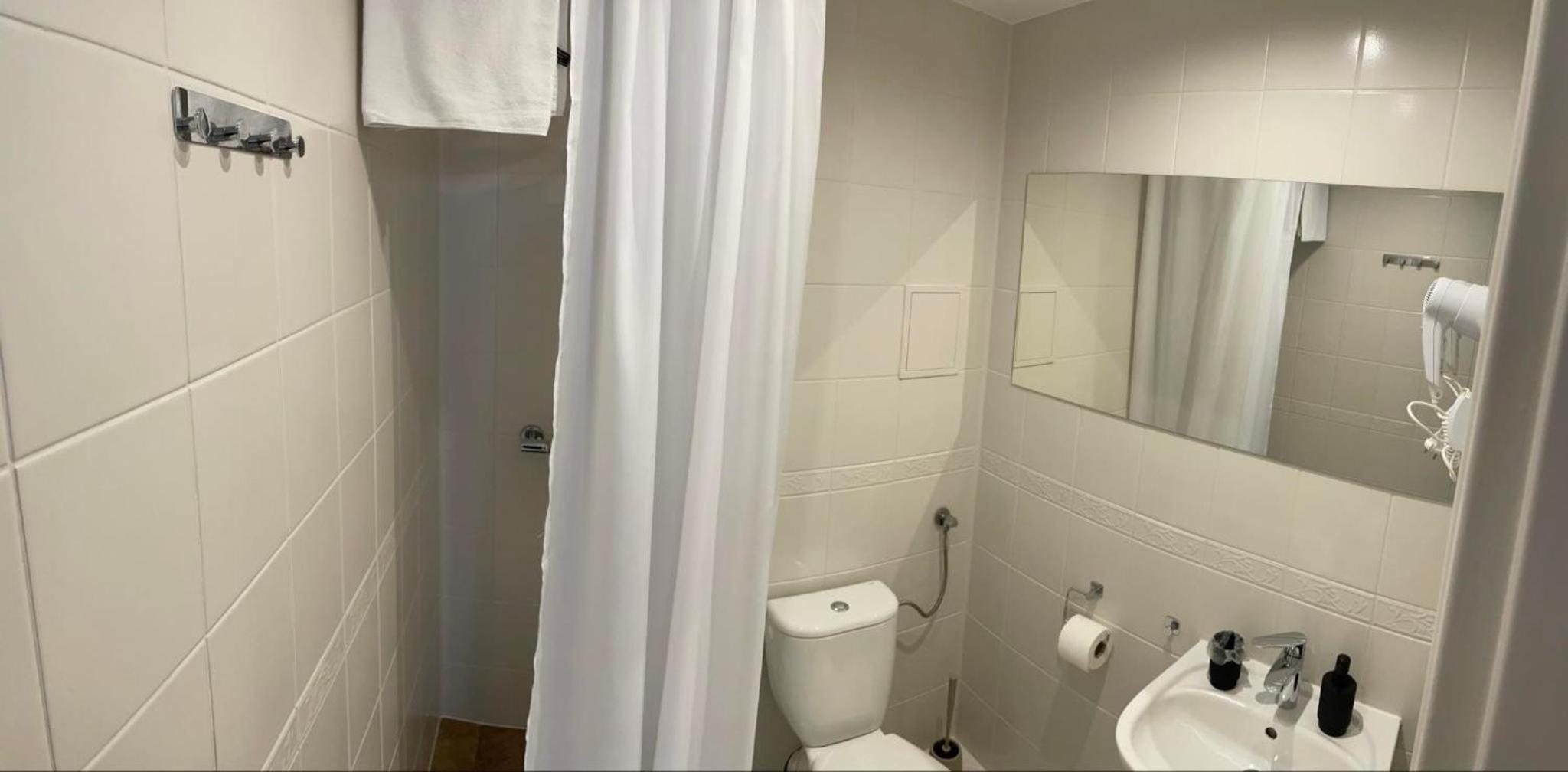 Standard Queen Room with Two Queen Beds photo 2