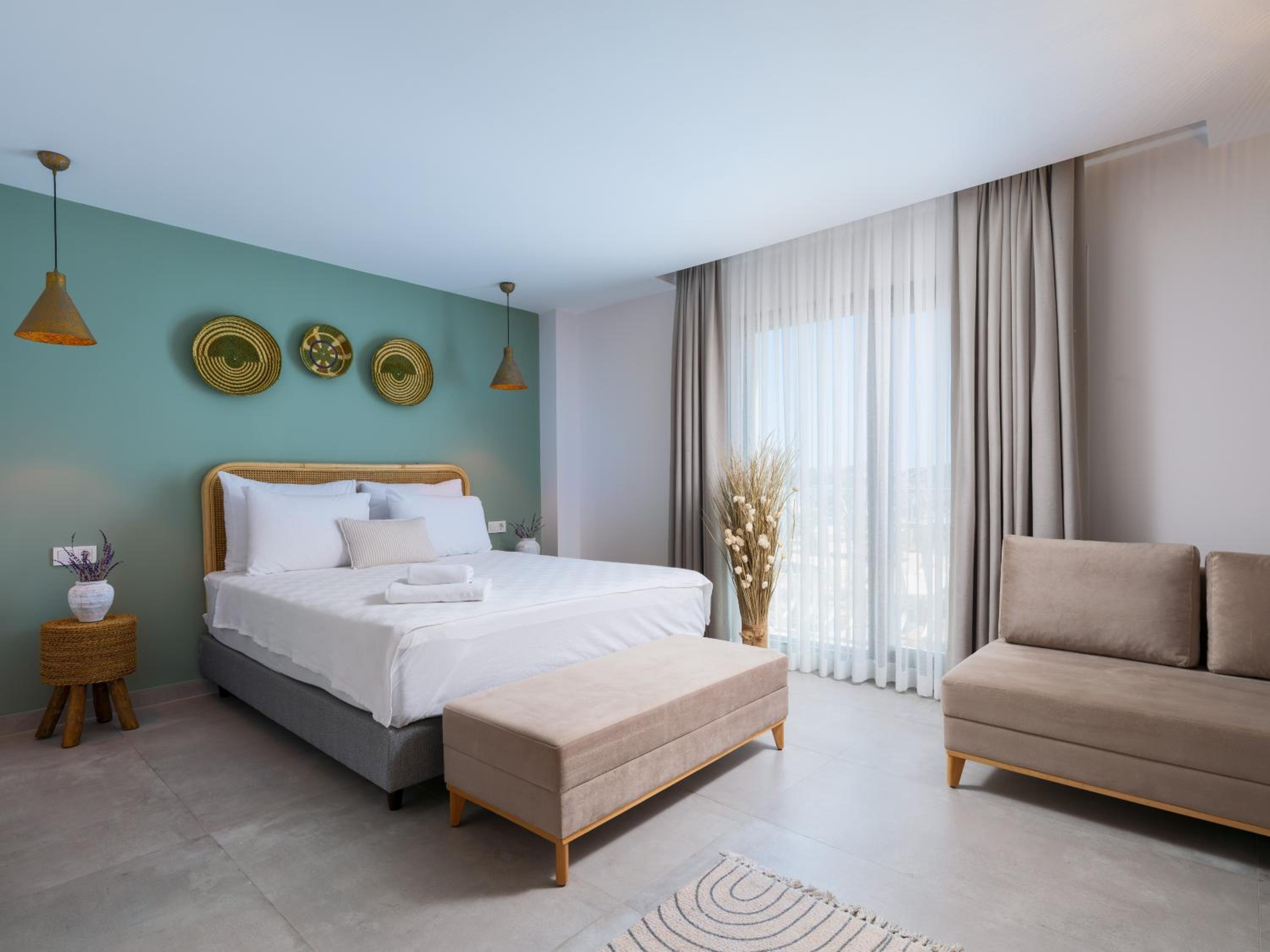 Deluxe King Room - Photo 4