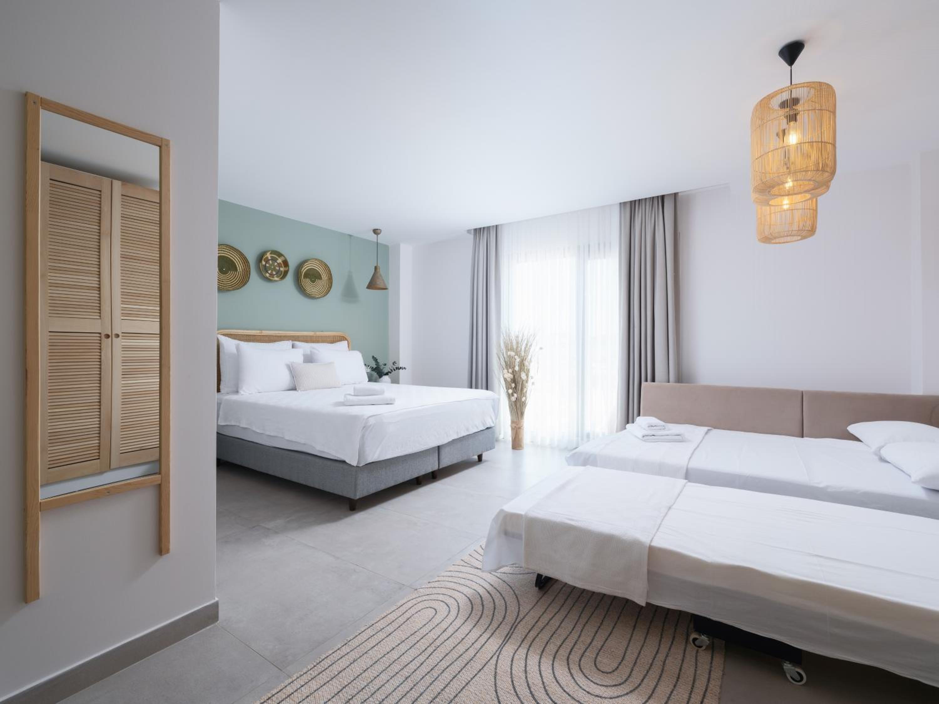 Deluxe King Room - Photo 1