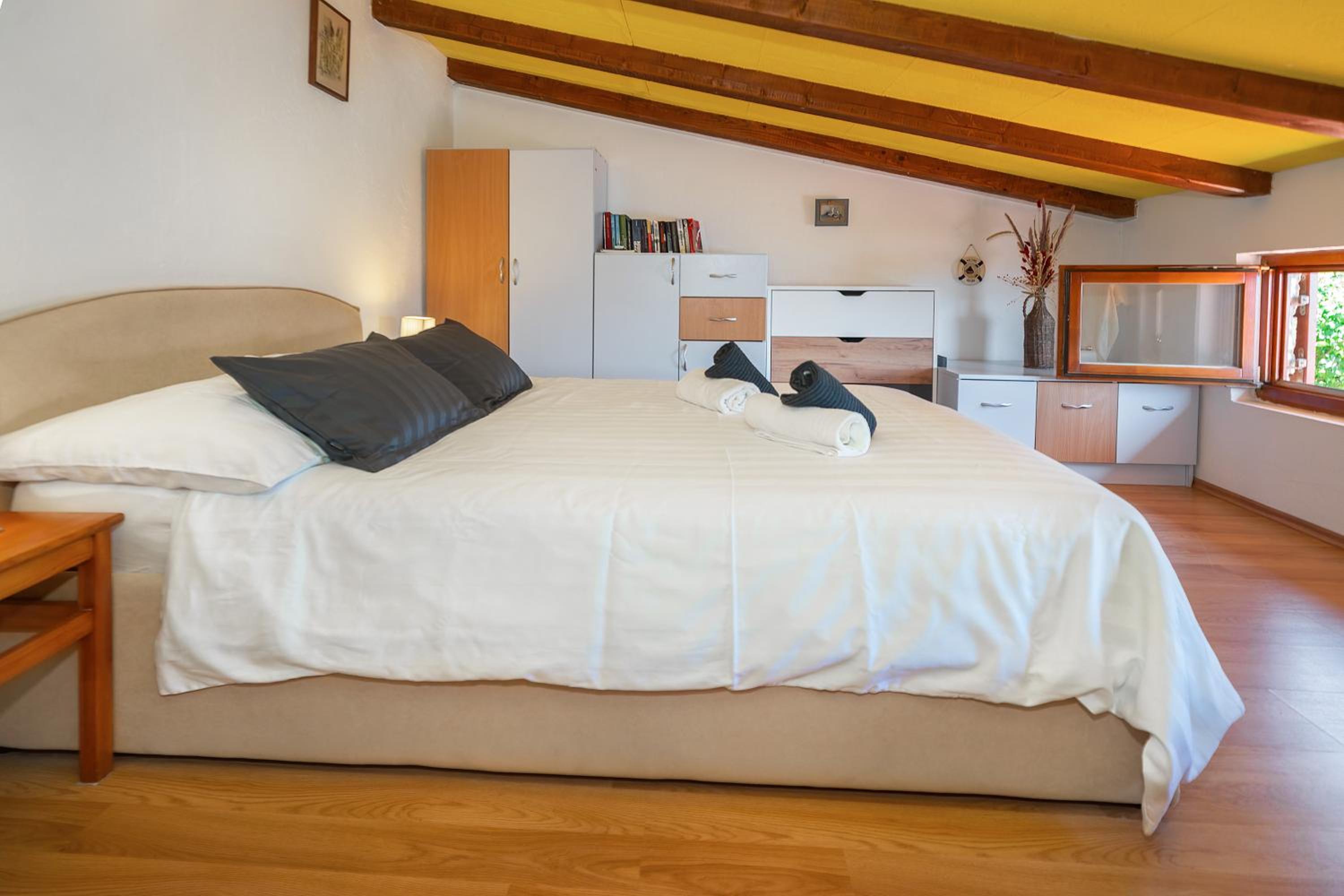 One-Bedroom House photo 1