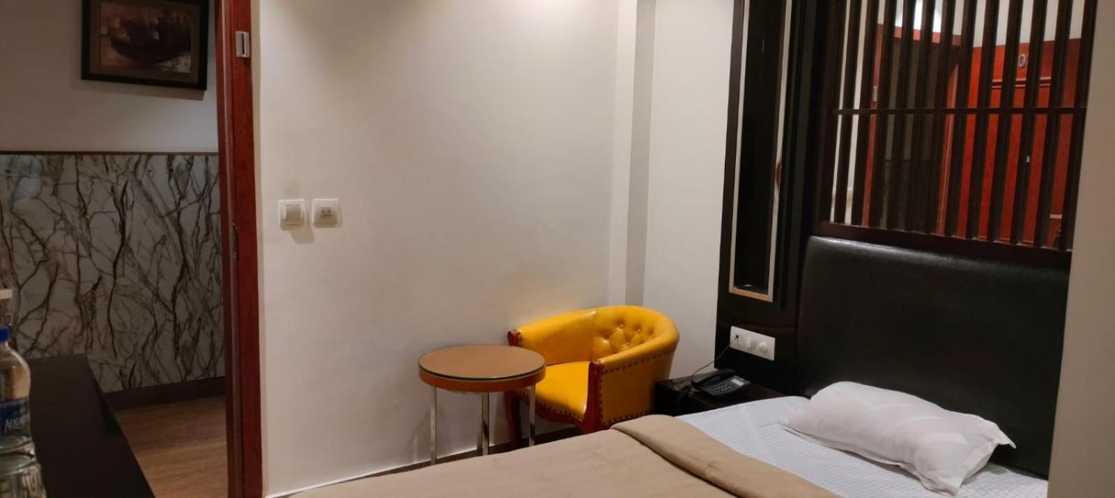 Single Room with Private Bathroom photo 3